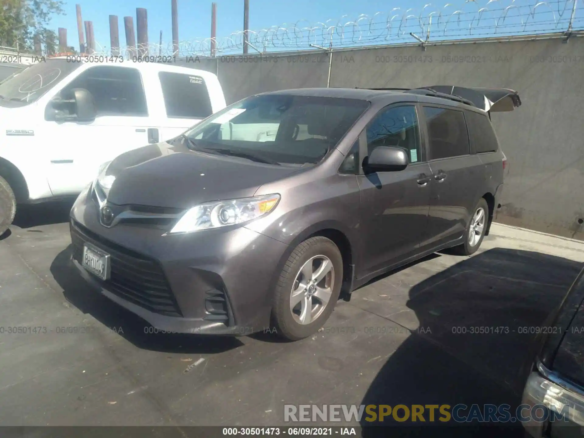 2 Photograph of a damaged car 5TDKZ3DC8KS987242 TOYOTA SIENNA 2019