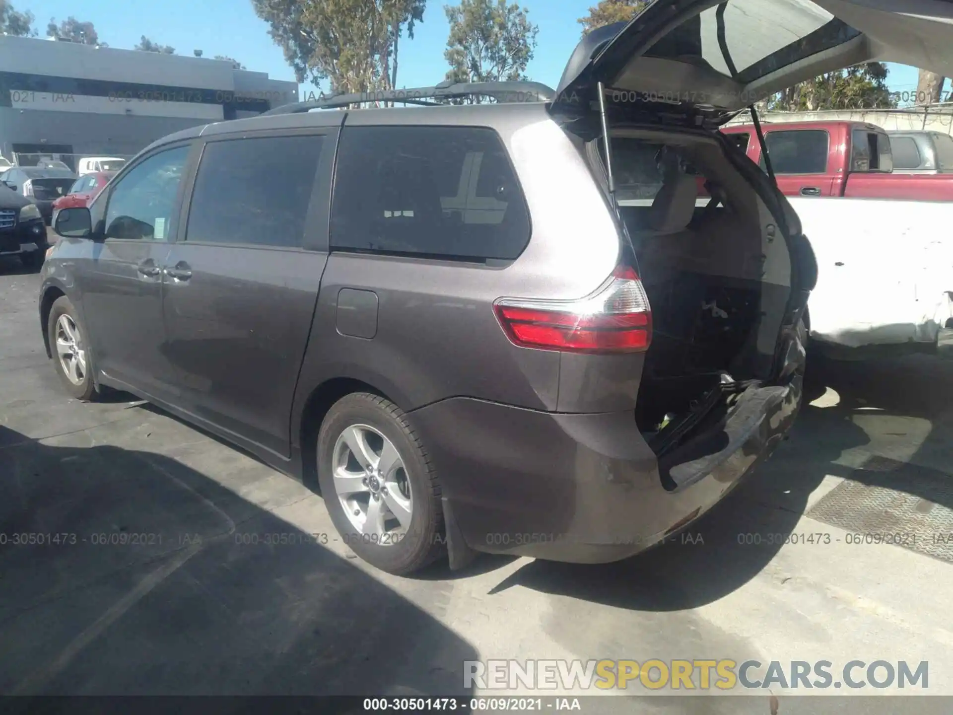 3 Photograph of a damaged car 5TDKZ3DC8KS987242 TOYOTA SIENNA 2019