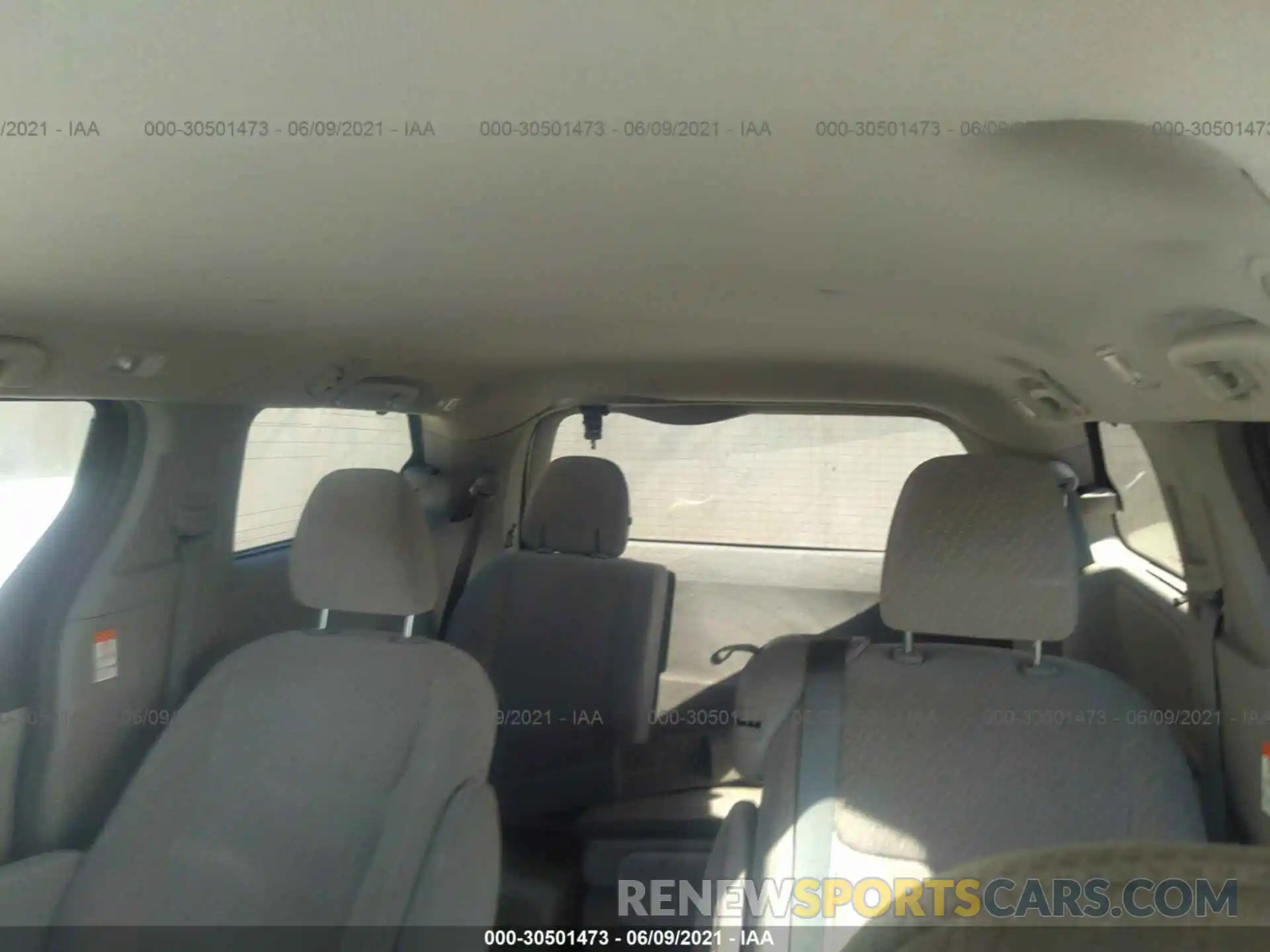 8 Фотография поврежденного автомобиля 5TDKZ3DC8KS987242 TOYOTA SIENNA 2019