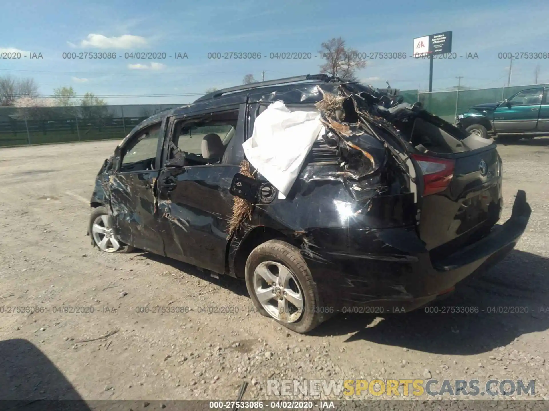 3 Photograph of a damaged car 5TDKZ3DC8KS993512 TOYOTA SIENNA 2019