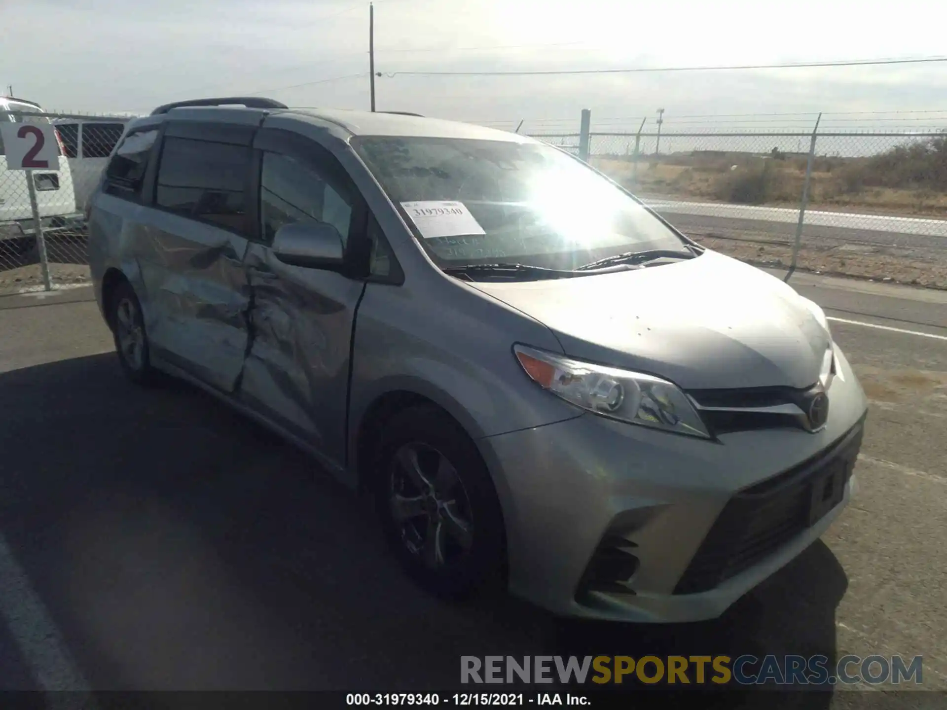 1 Photograph of a damaged car 5TDKZ3DC8KS995499 TOYOTA SIENNA 2019