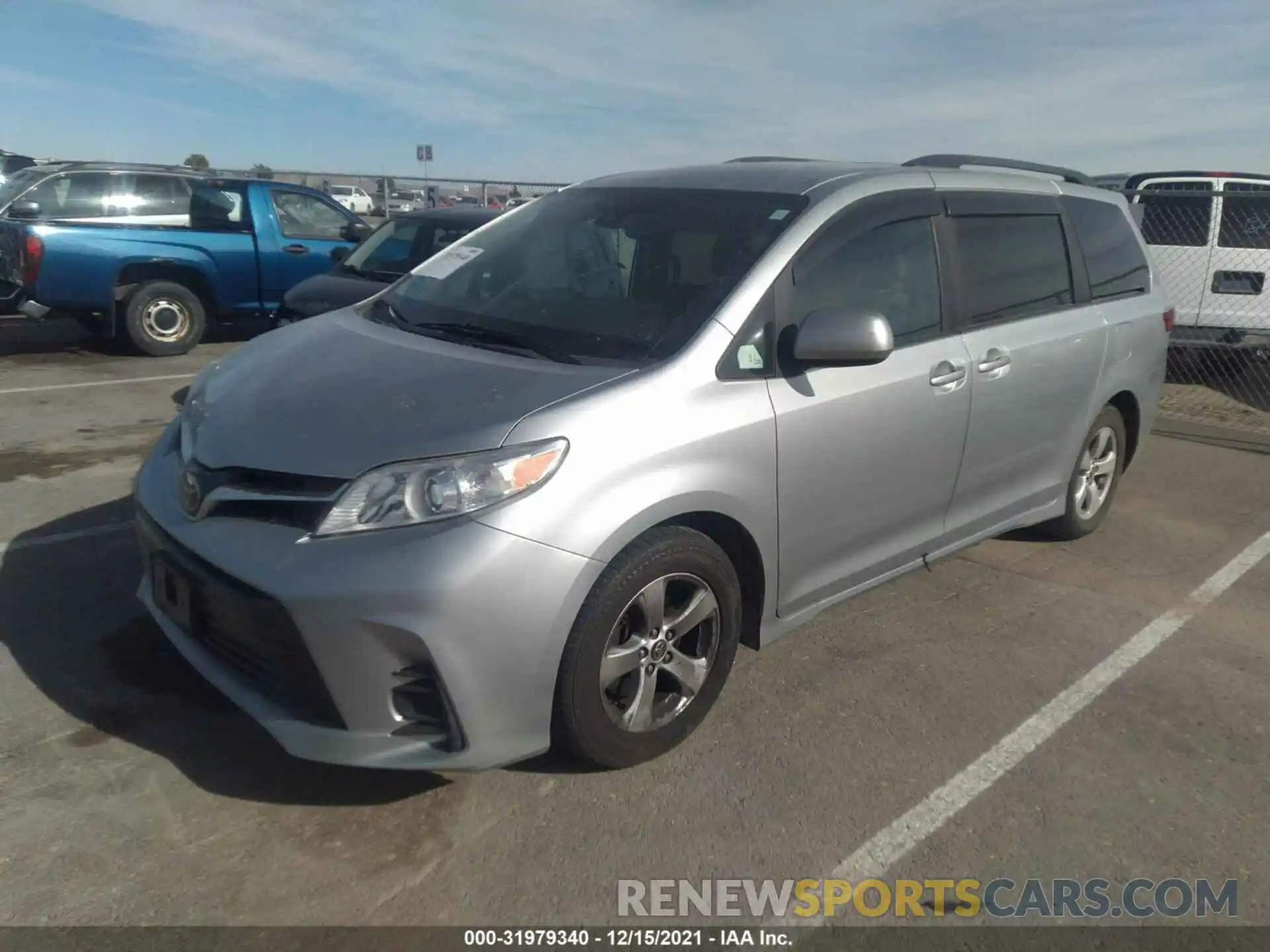 2 Photograph of a damaged car 5TDKZ3DC8KS995499 TOYOTA SIENNA 2019