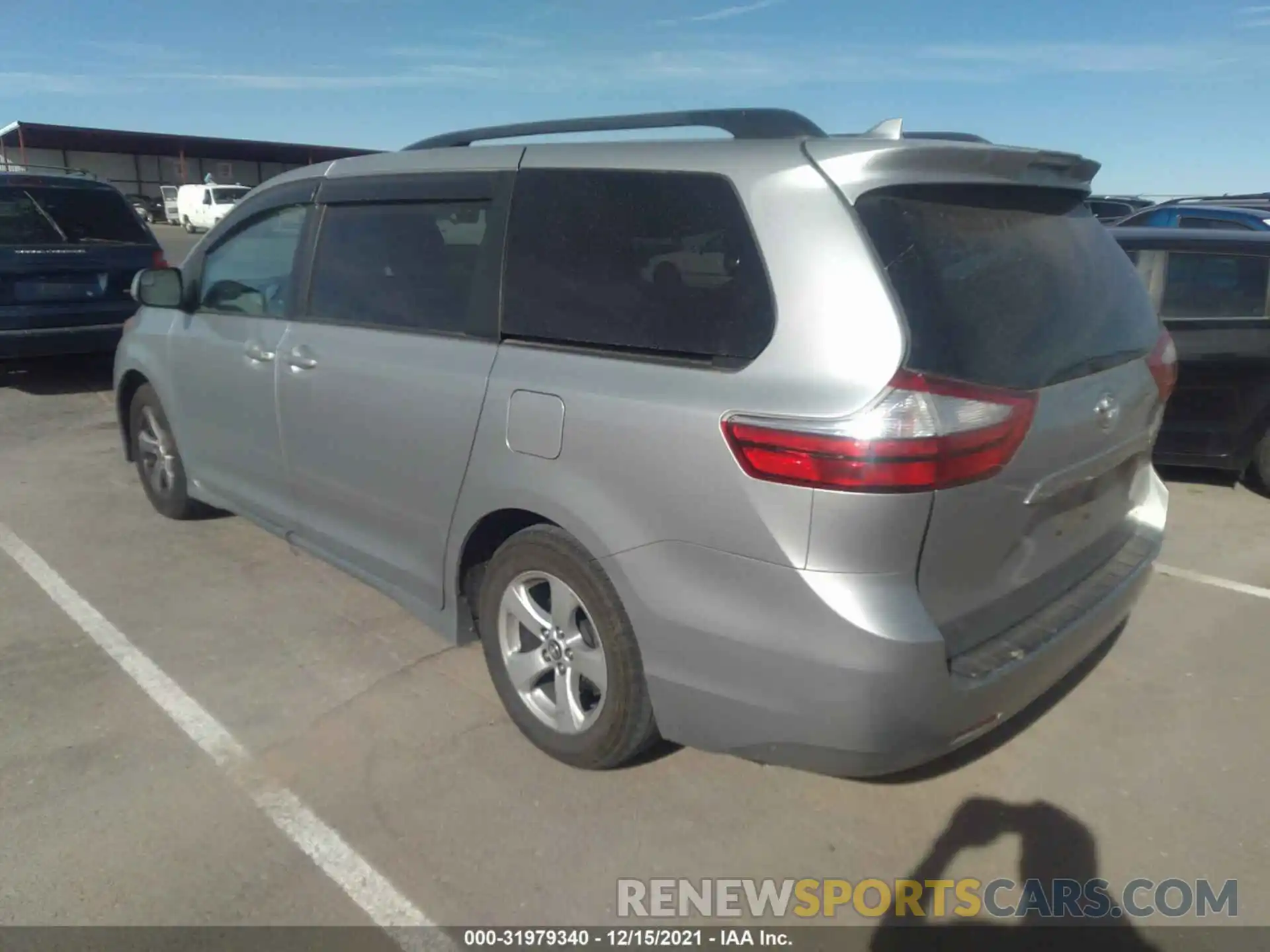 3 Фотография поврежденного автомобиля 5TDKZ3DC8KS995499 TOYOTA SIENNA 2019