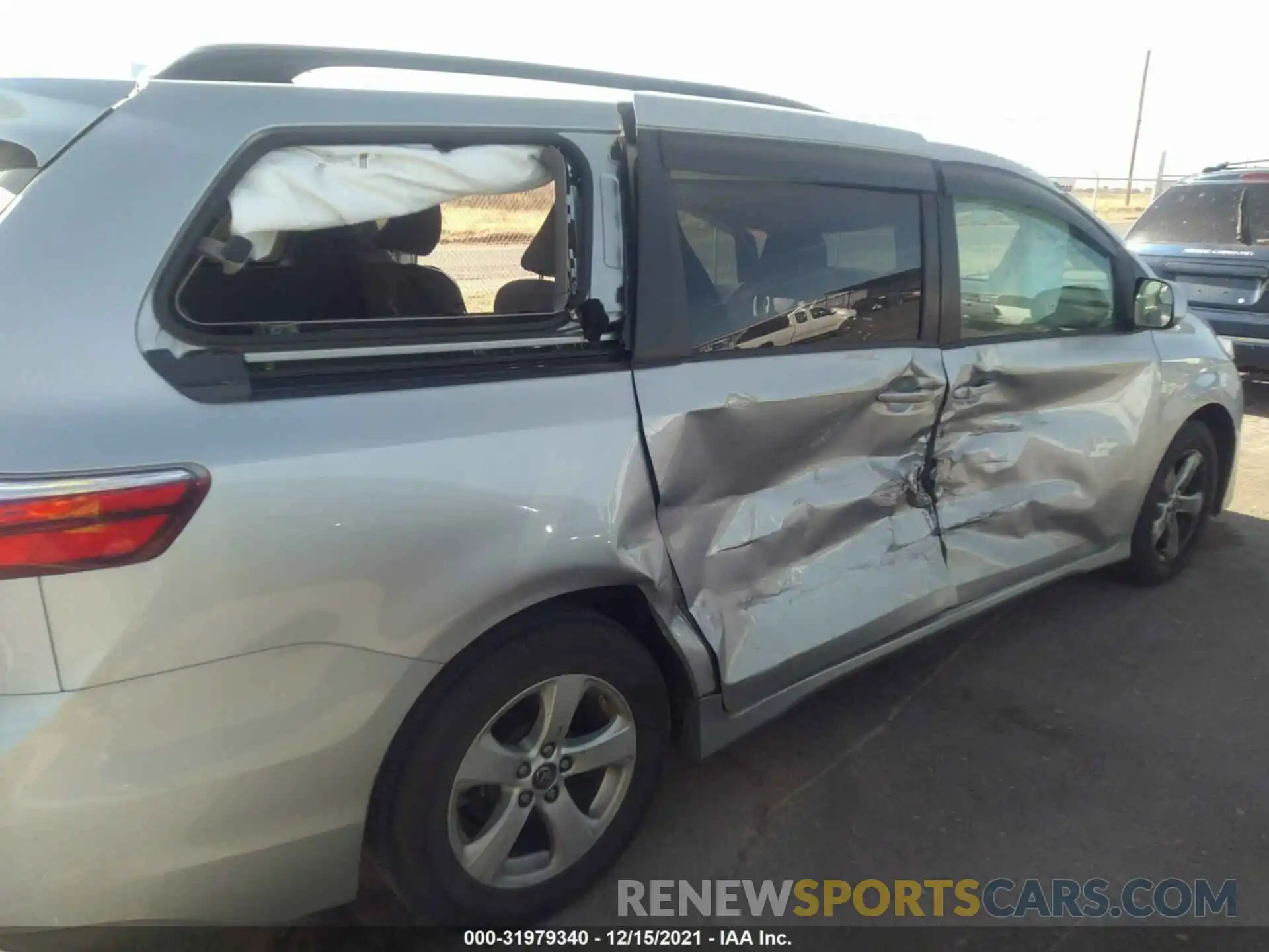 6 Photograph of a damaged car 5TDKZ3DC8KS995499 TOYOTA SIENNA 2019