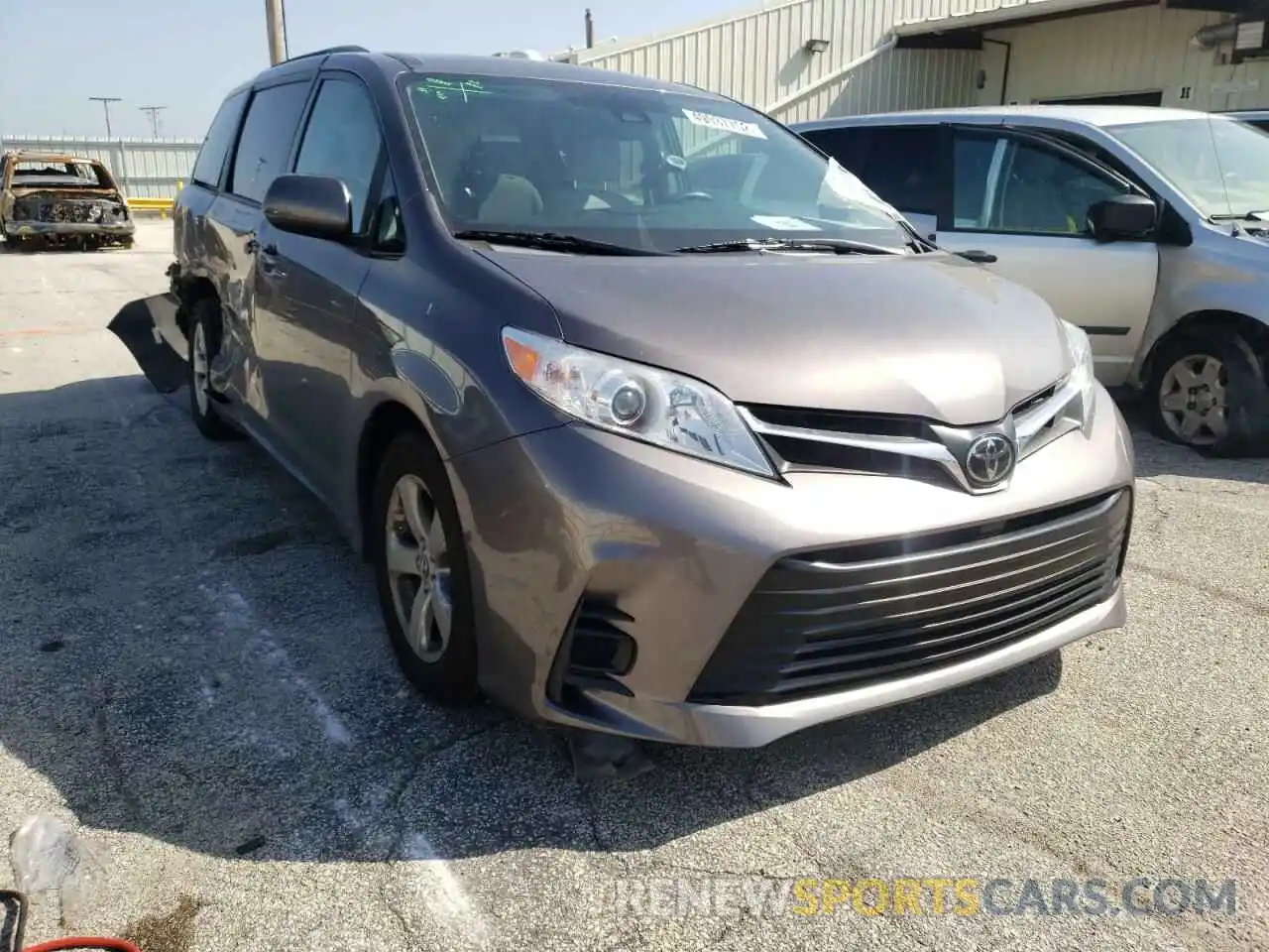 1 Photograph of a damaged car 5TDKZ3DC8KS995518 TOYOTA SIENNA 2019