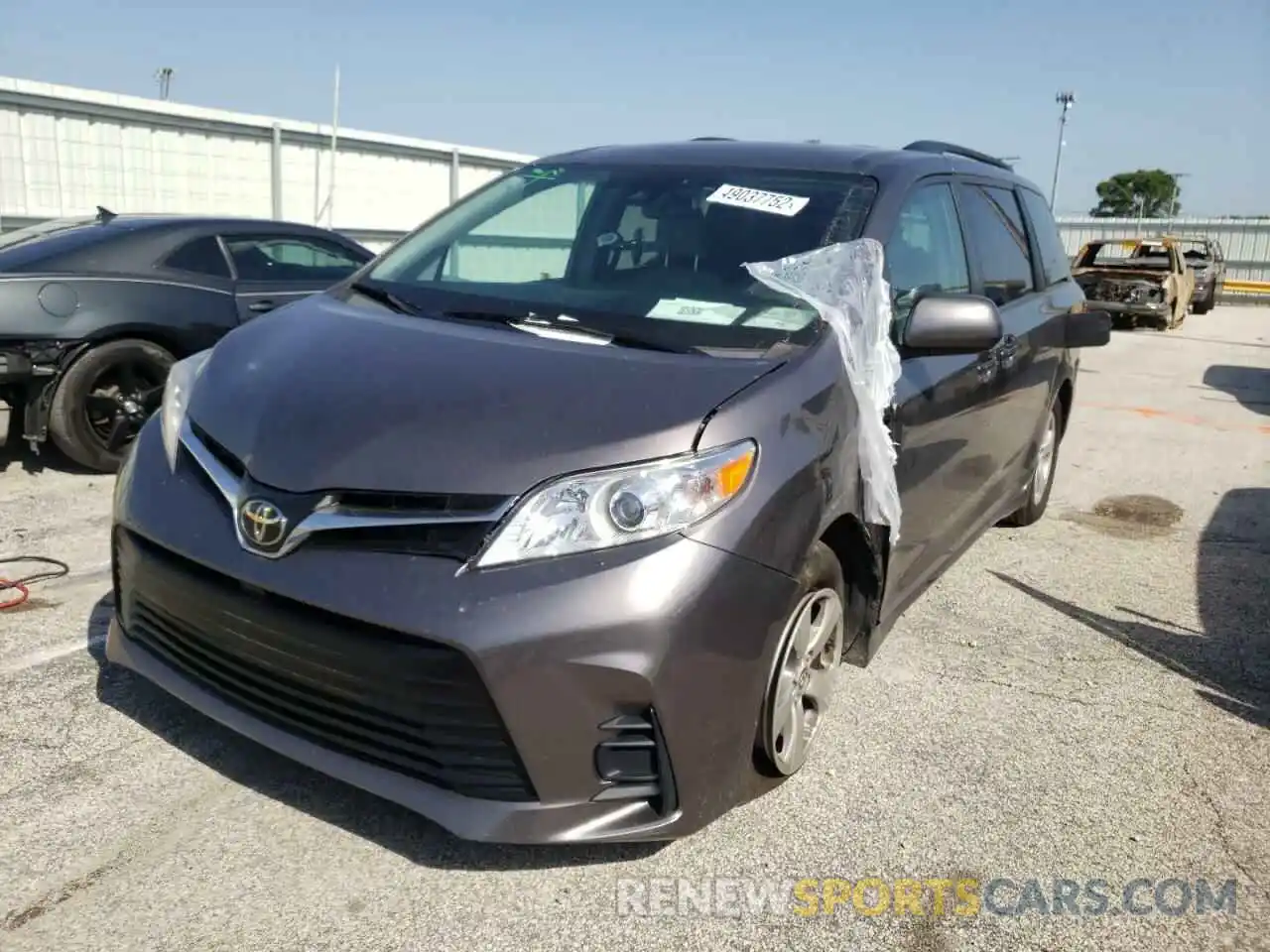 2 Photograph of a damaged car 5TDKZ3DC8KS995518 TOYOTA SIENNA 2019