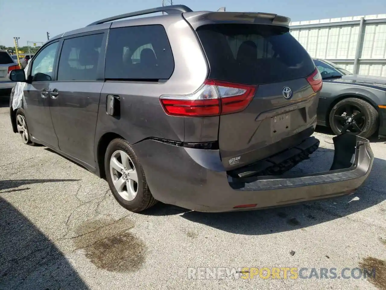 3 Photograph of a damaged car 5TDKZ3DC8KS995518 TOYOTA SIENNA 2019