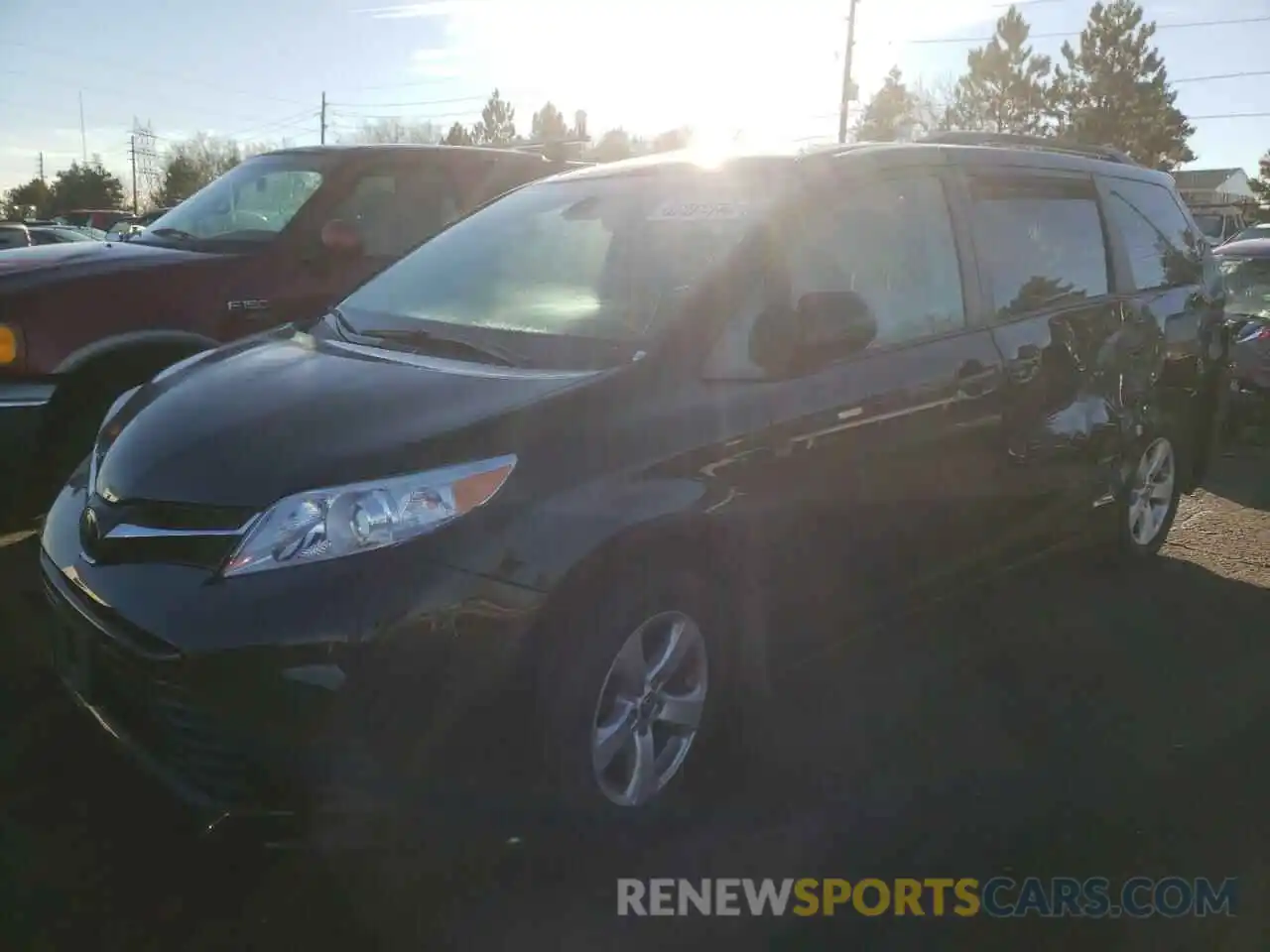 2 Photograph of a damaged car 5TDKZ3DC9KS003774 TOYOTA SIENNA 2019