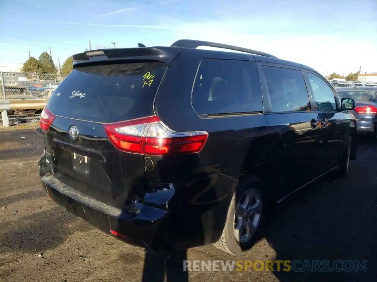 4 Photograph of a damaged car 5TDKZ3DC9KS003774 TOYOTA SIENNA 2019