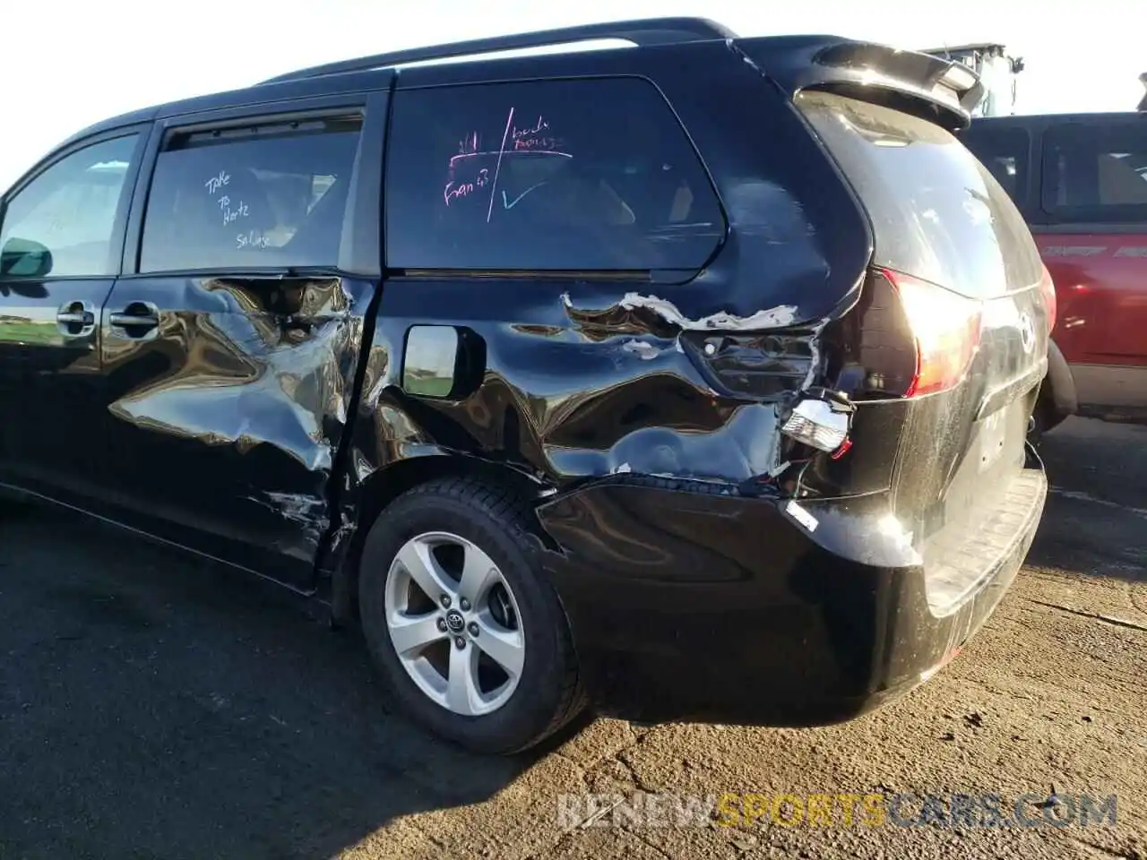 9 Photograph of a damaged car 5TDKZ3DC9KS003774 TOYOTA SIENNA 2019