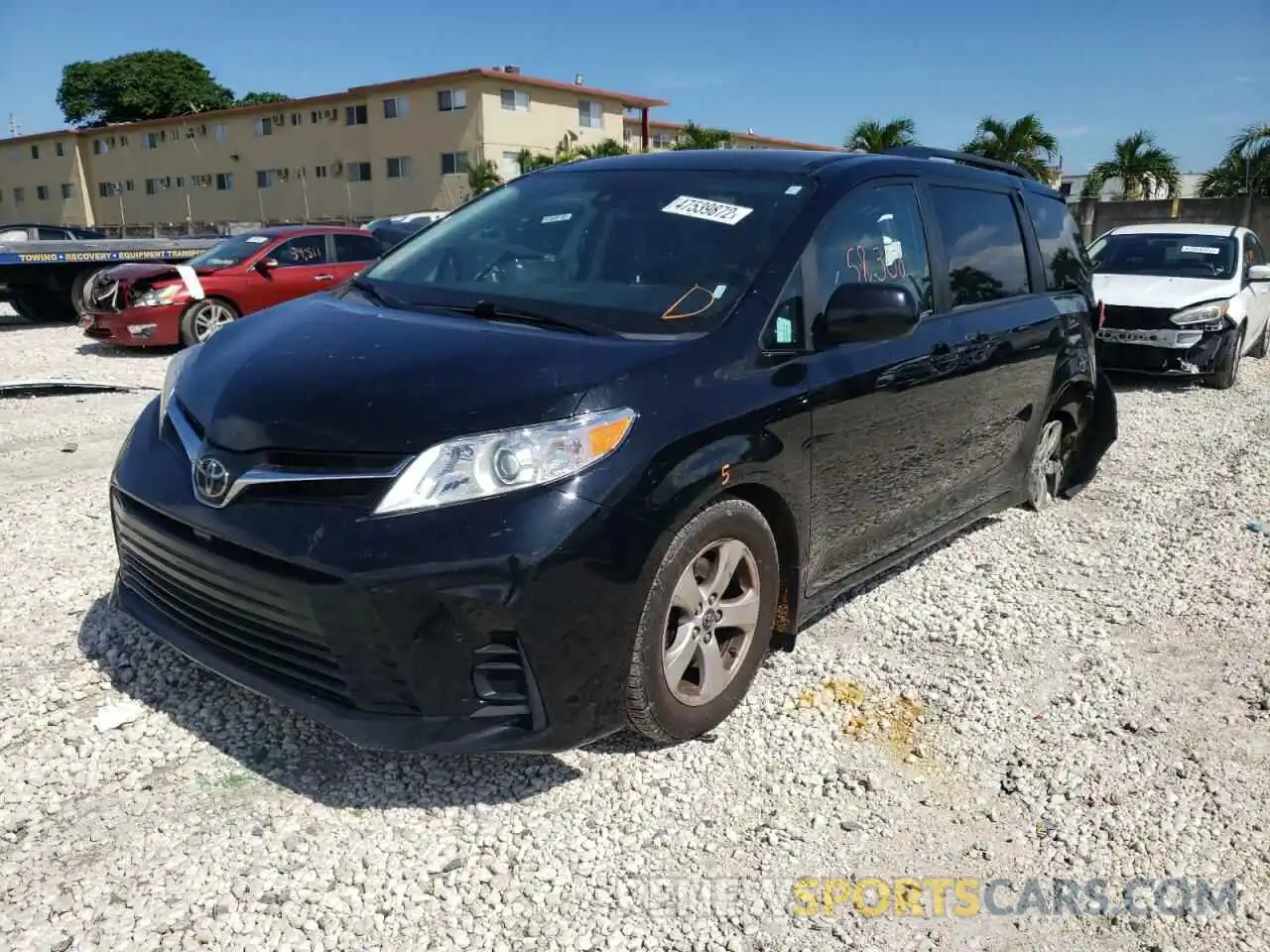 2 Photograph of a damaged car 5TDKZ3DC9KS004102 TOYOTA SIENNA 2019