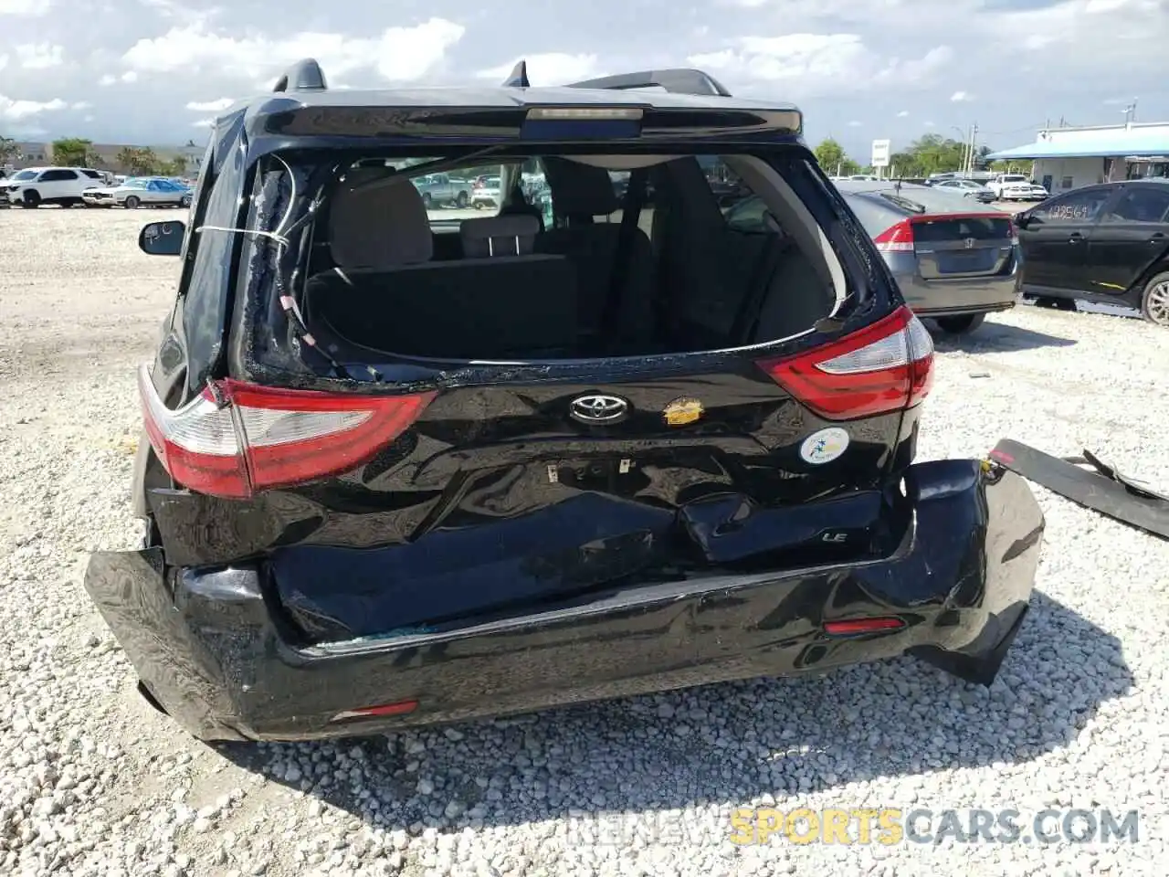 9 Photograph of a damaged car 5TDKZ3DC9KS004102 TOYOTA SIENNA 2019