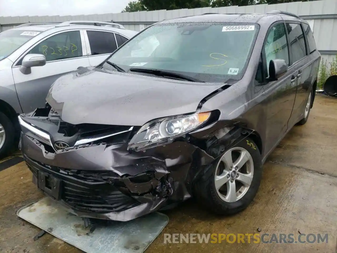 2 Photograph of a damaged car 5TDKZ3DC9KS004522 TOYOTA SIENNA 2019