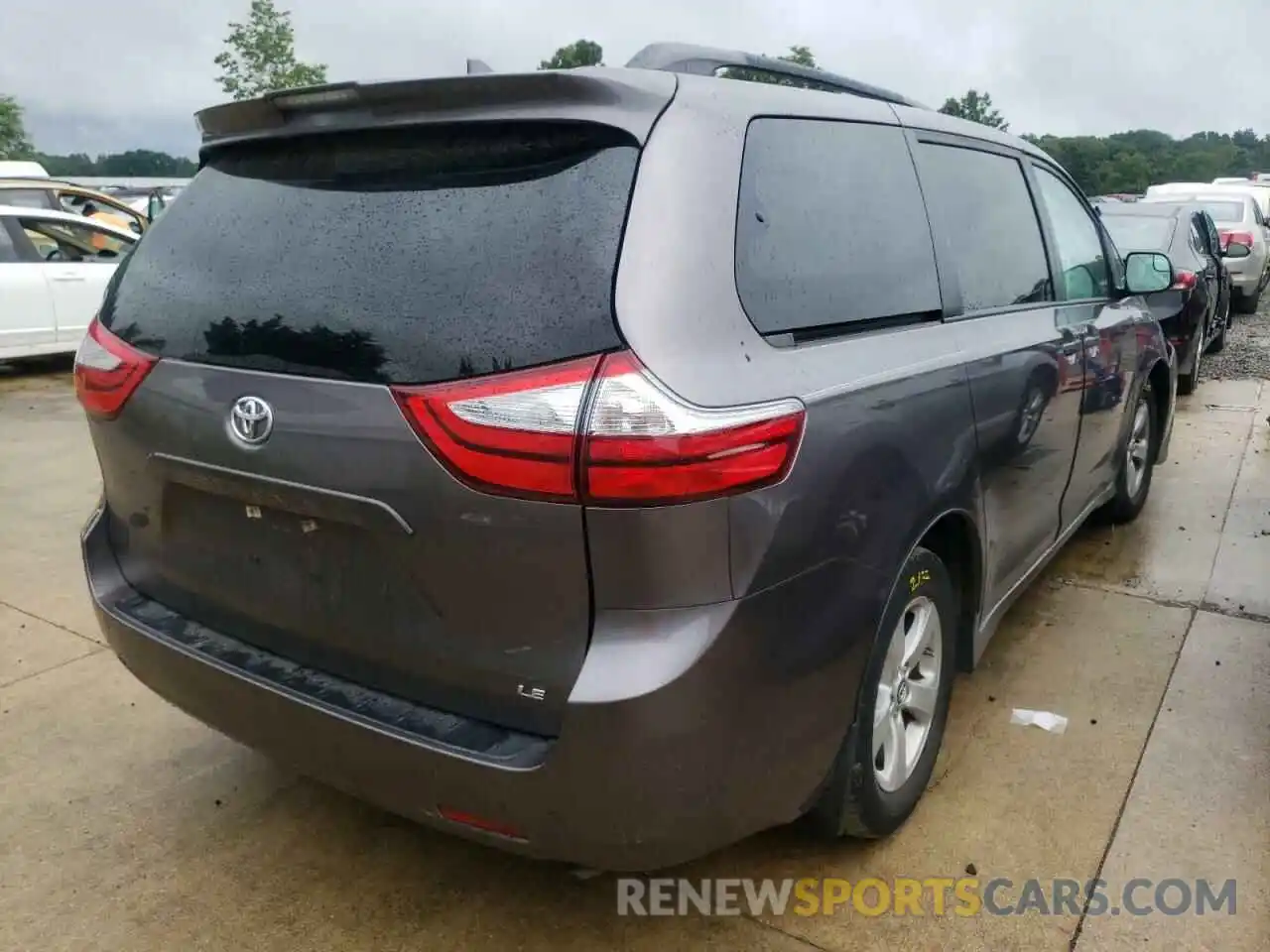 4 Photograph of a damaged car 5TDKZ3DC9KS004522 TOYOTA SIENNA 2019