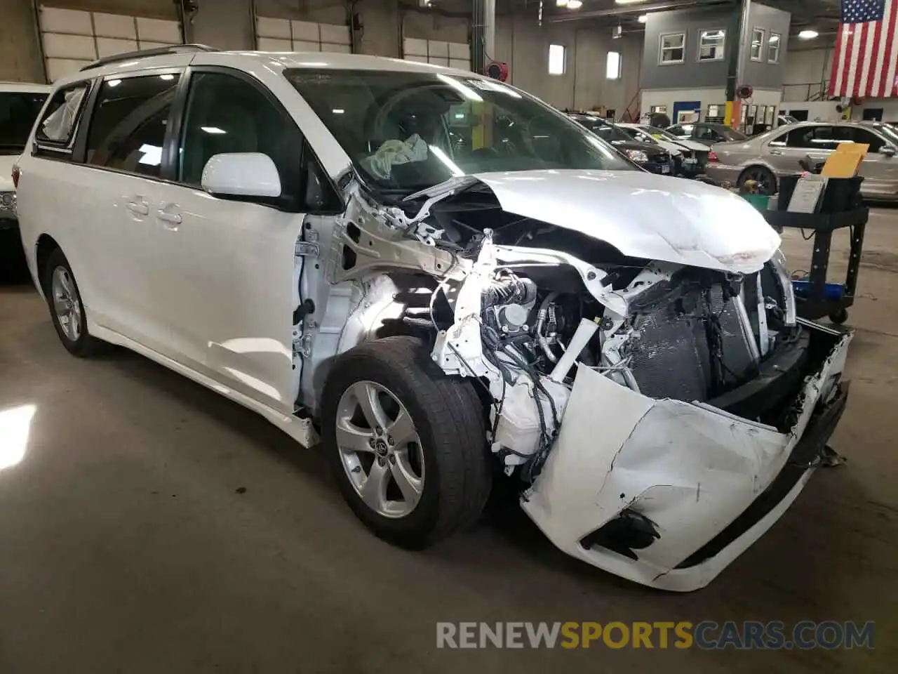 1 Photograph of a damaged car 5TDKZ3DC9KS005427 TOYOTA SIENNA 2019