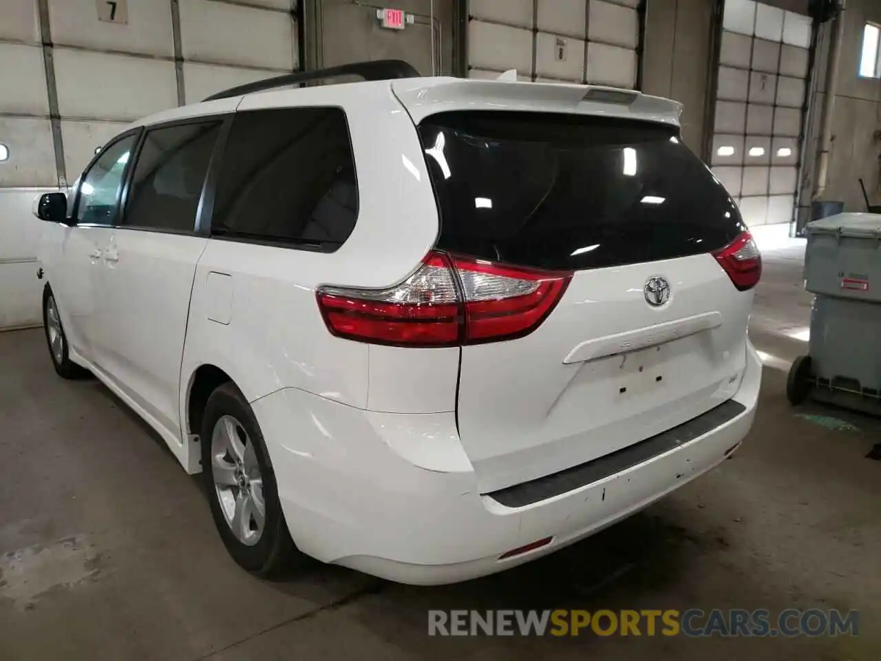 3 Фотография поврежденного автомобиля 5TDKZ3DC9KS005427 TOYOTA SIENNA 2019