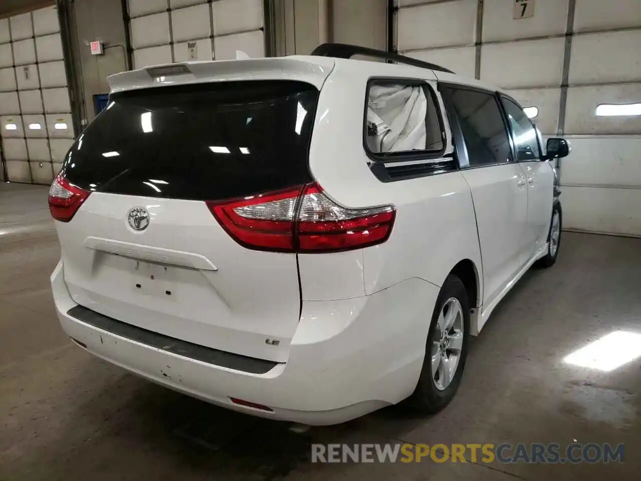 4 Фотография поврежденного автомобиля 5TDKZ3DC9KS005427 TOYOTA SIENNA 2019