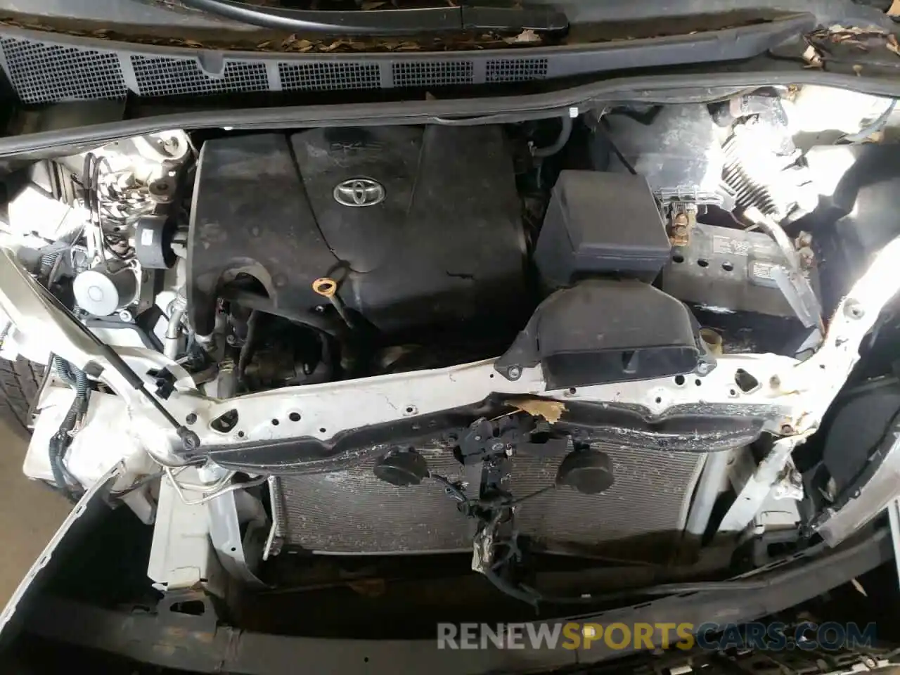 7 Photograph of a damaged car 5TDKZ3DC9KS005427 TOYOTA SIENNA 2019