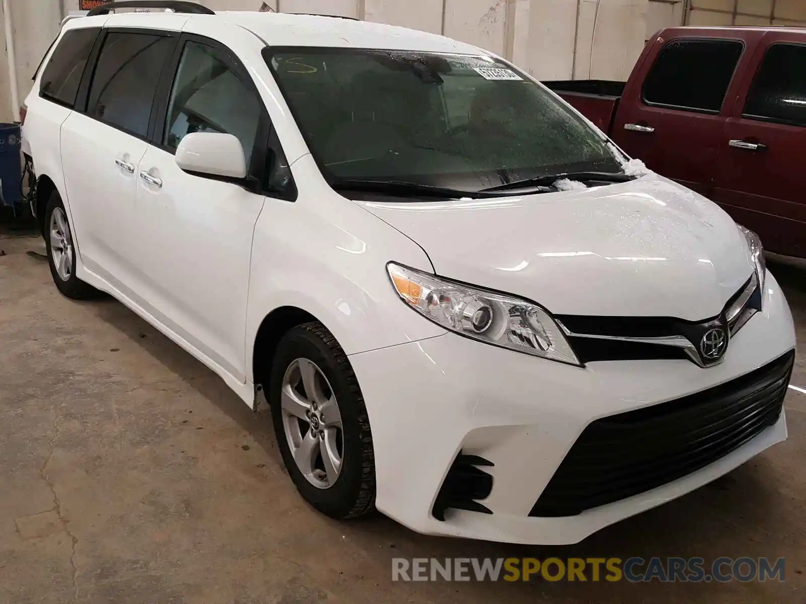 1 Photograph of a damaged car 5TDKZ3DC9KS006268 TOYOTA SIENNA 2019