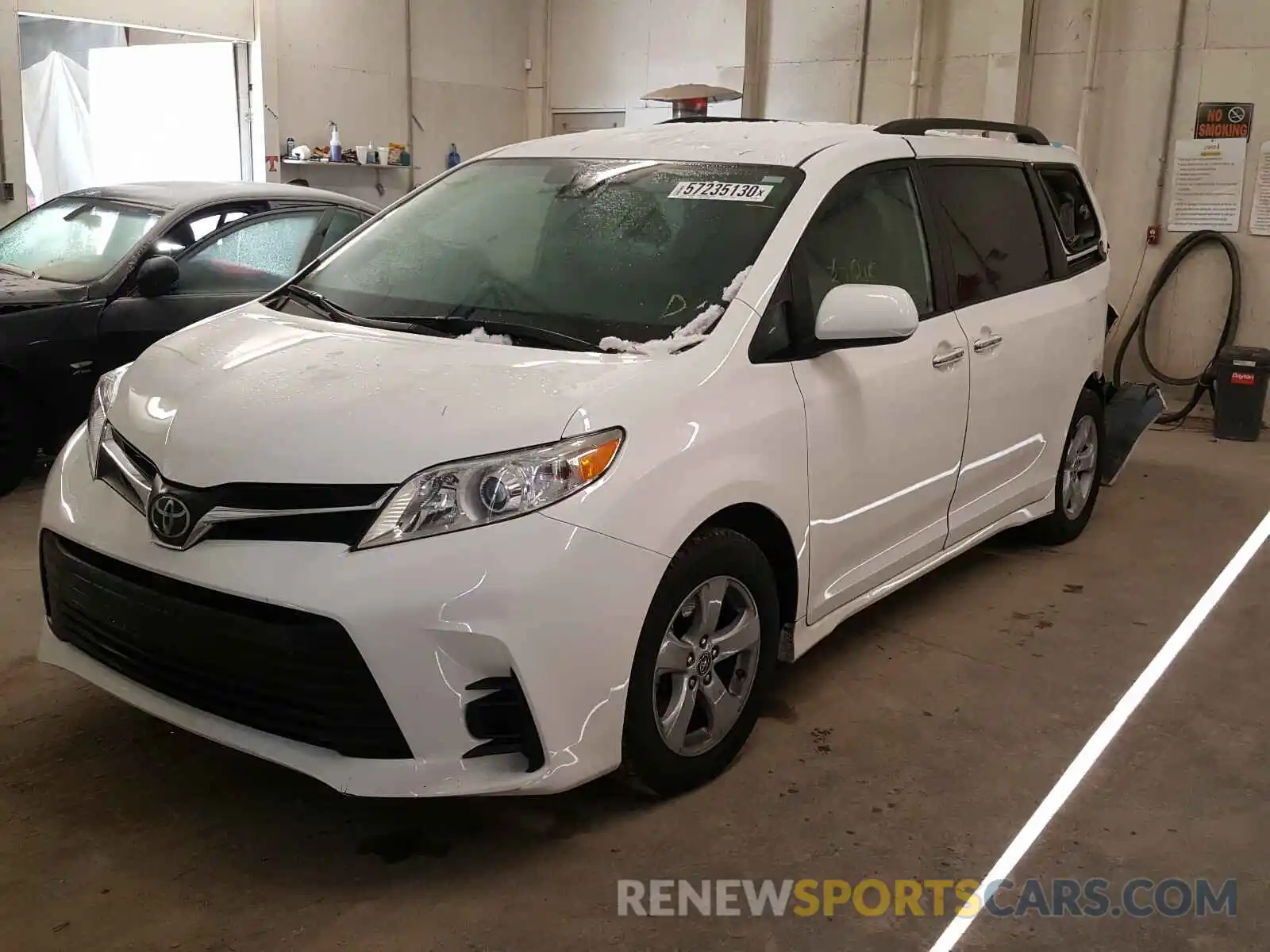 2 Photograph of a damaged car 5TDKZ3DC9KS006268 TOYOTA SIENNA 2019