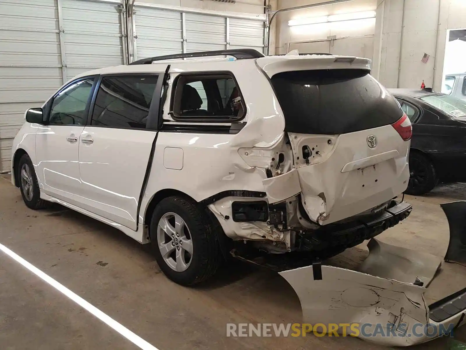 3 Photograph of a damaged car 5TDKZ3DC9KS006268 TOYOTA SIENNA 2019