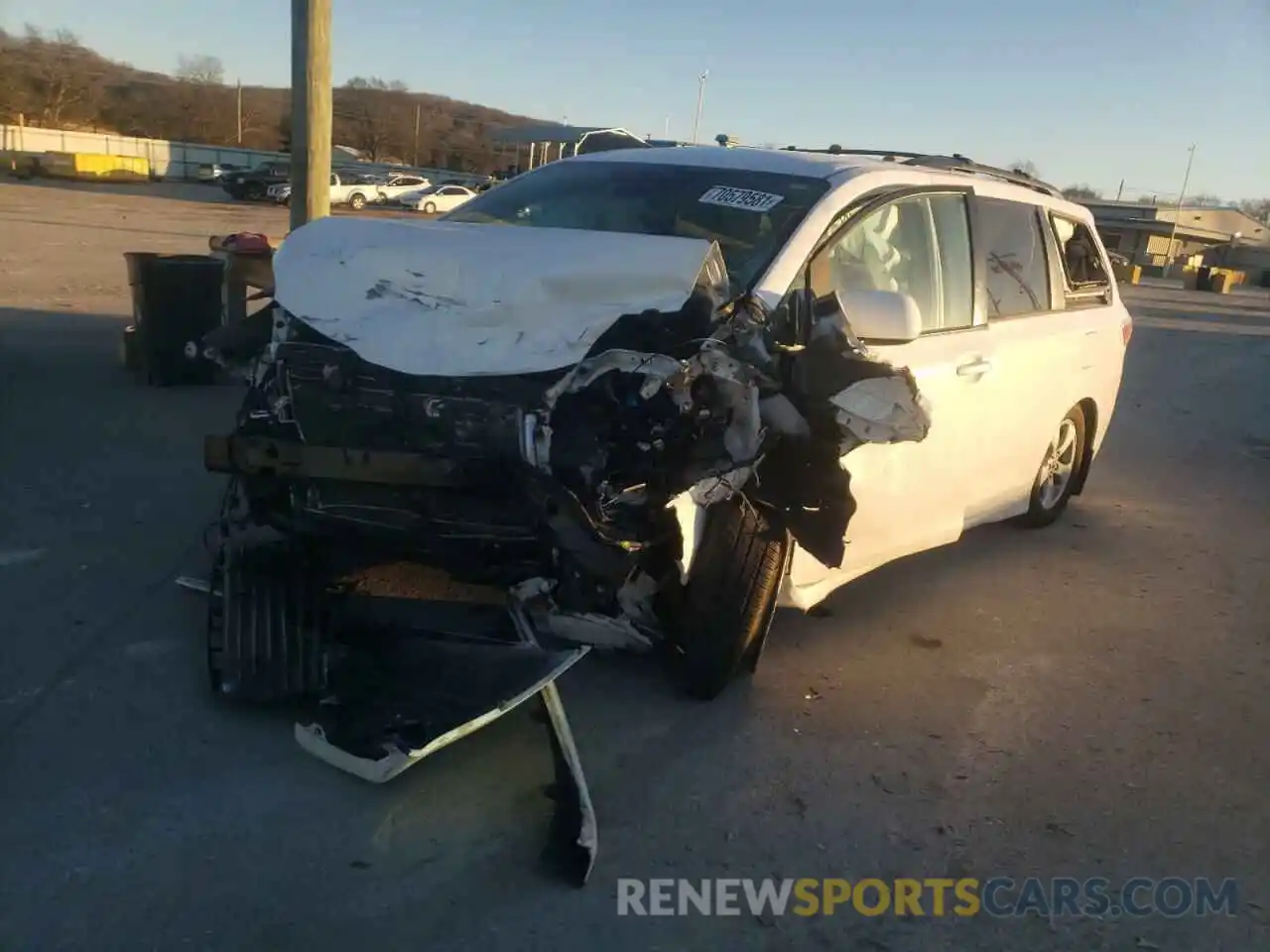 2 Photograph of a damaged car 5TDKZ3DC9KS010062 TOYOTA SIENNA 2019