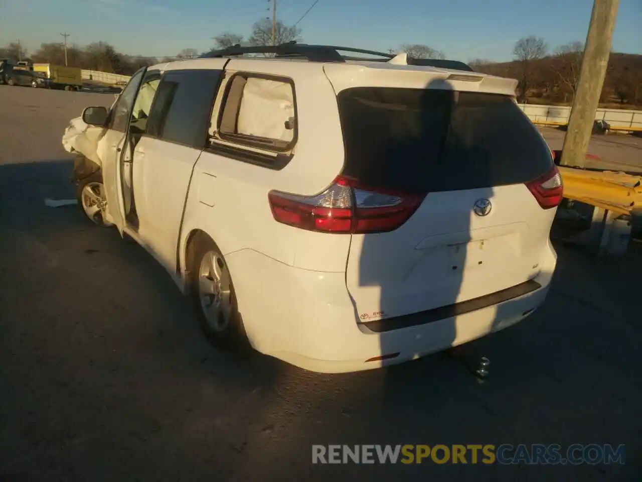 3 Photograph of a damaged car 5TDKZ3DC9KS010062 TOYOTA SIENNA 2019