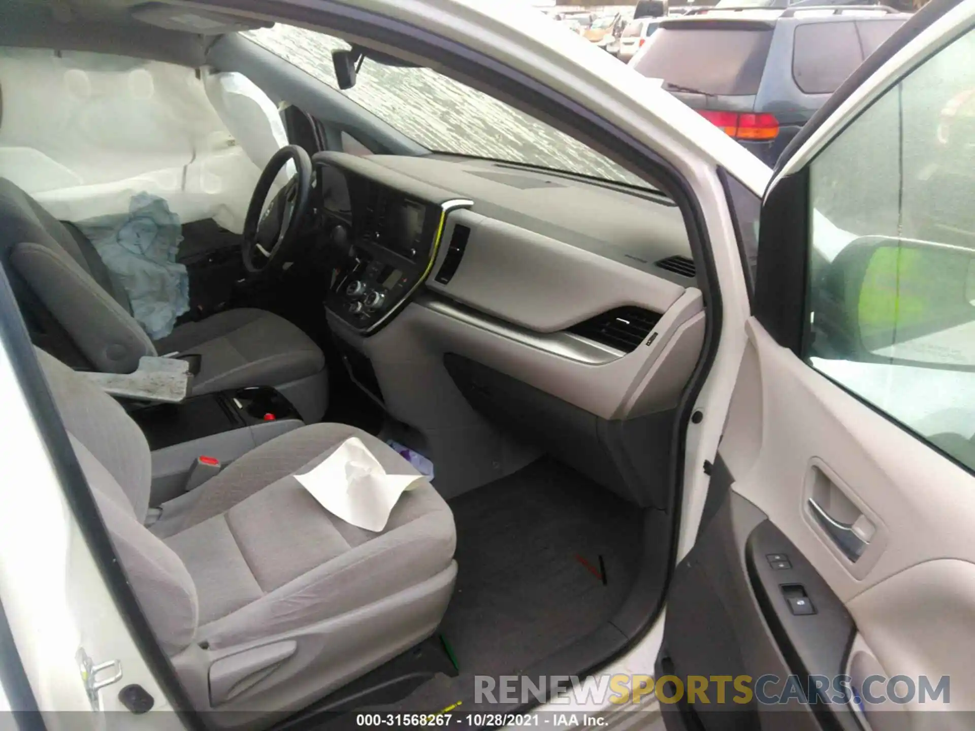 5 Photograph of a damaged car 5TDKZ3DC9KS011034 TOYOTA SIENNA 2019