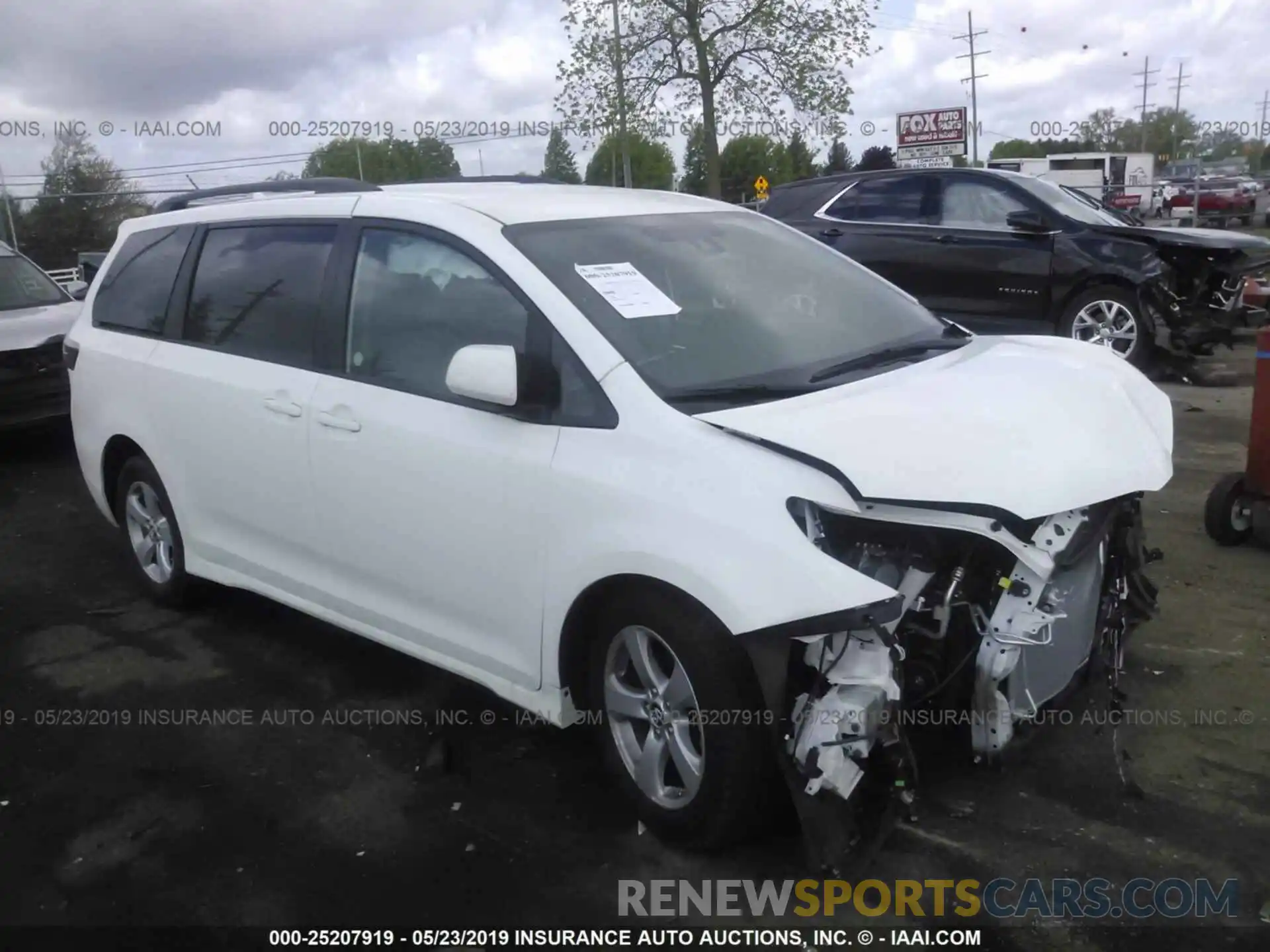 1 Photograph of a damaged car 5TDKZ3DC9KS011454 TOYOTA SIENNA 2019