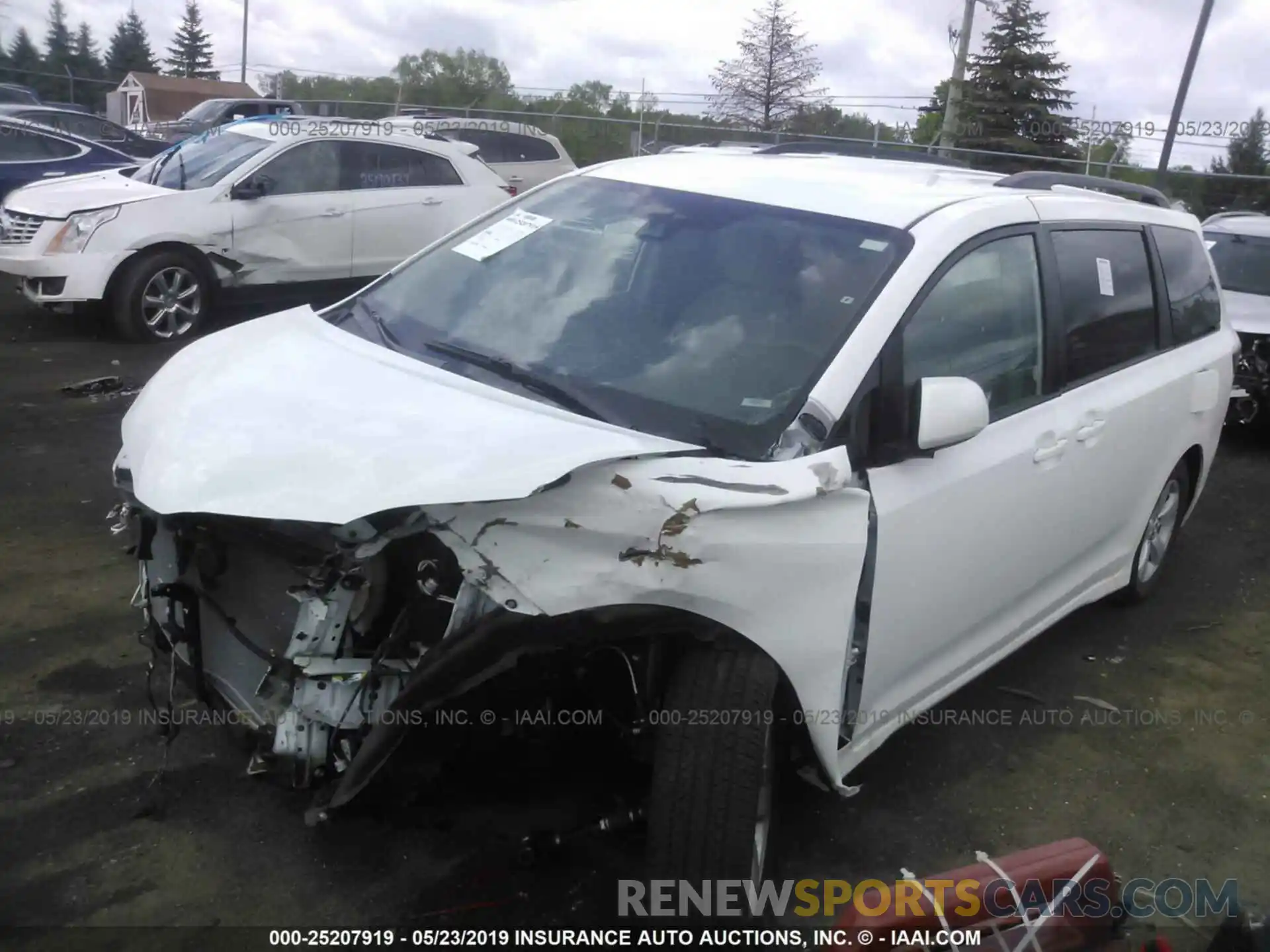 2 Photograph of a damaged car 5TDKZ3DC9KS011454 TOYOTA SIENNA 2019