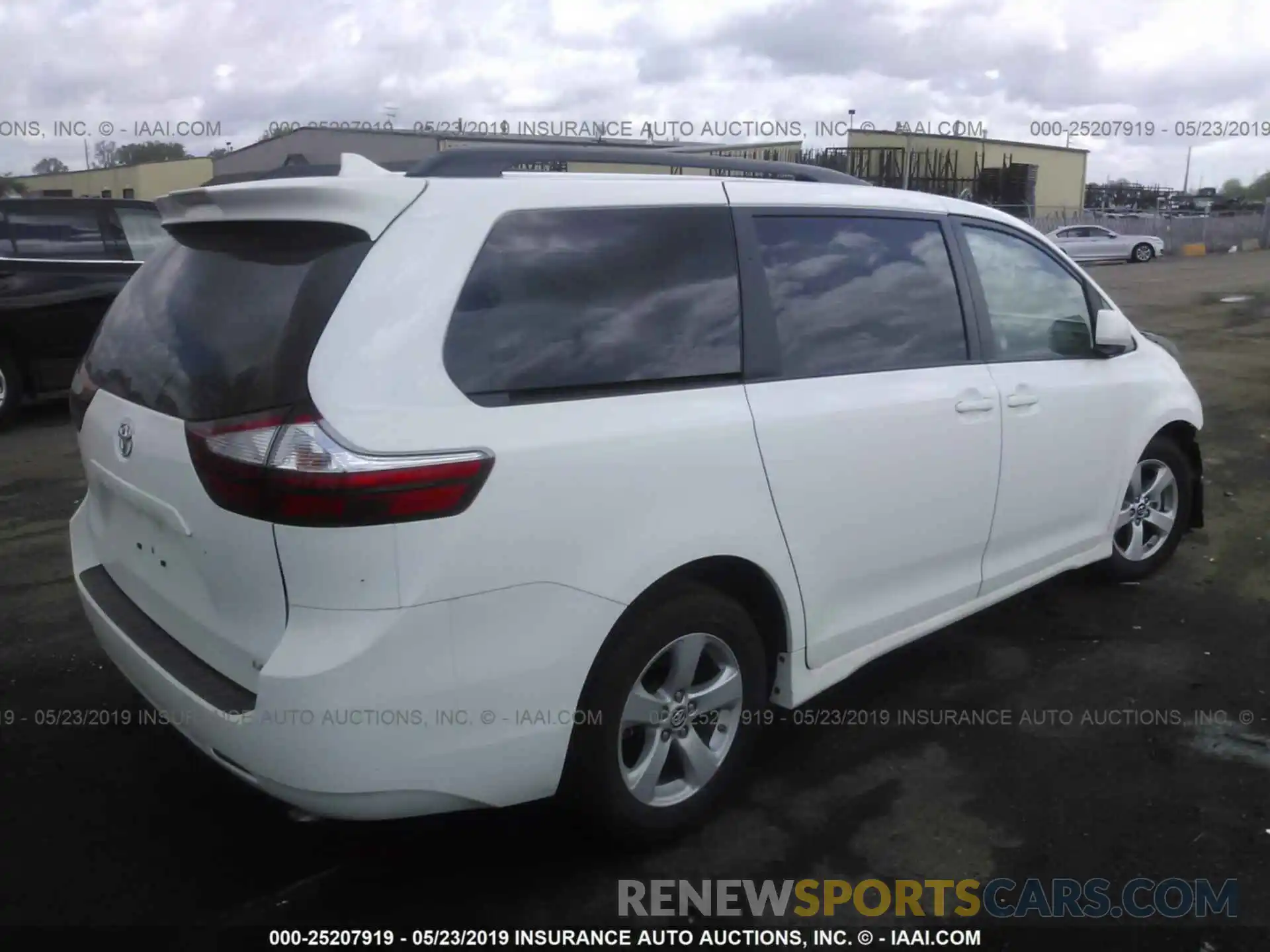 4 Фотография поврежденного автомобиля 5TDKZ3DC9KS011454 TOYOTA SIENNA 2019