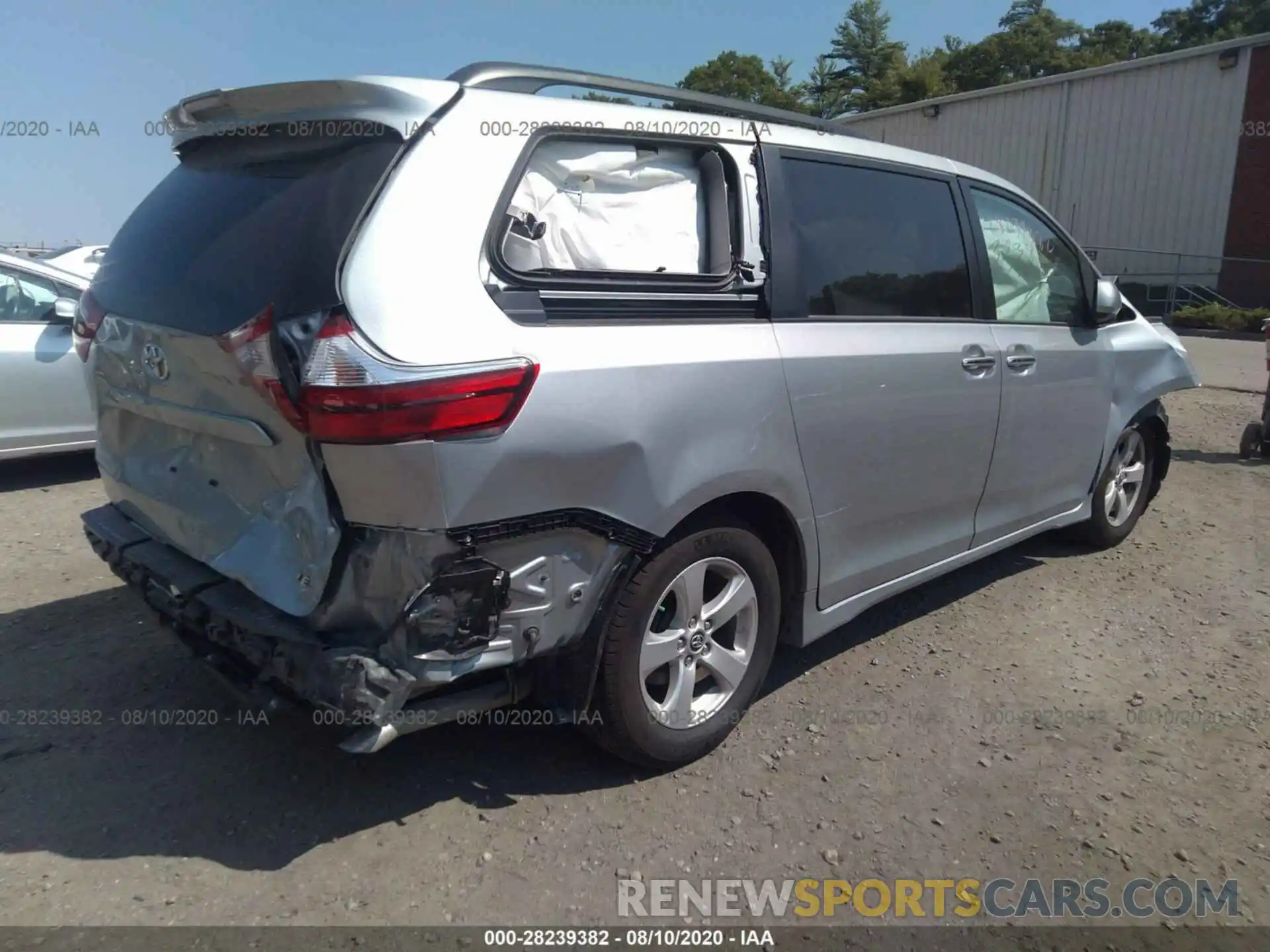 4 Photograph of a damaged car 5TDKZ3DC9KS013155 TOYOTA SIENNA 2019