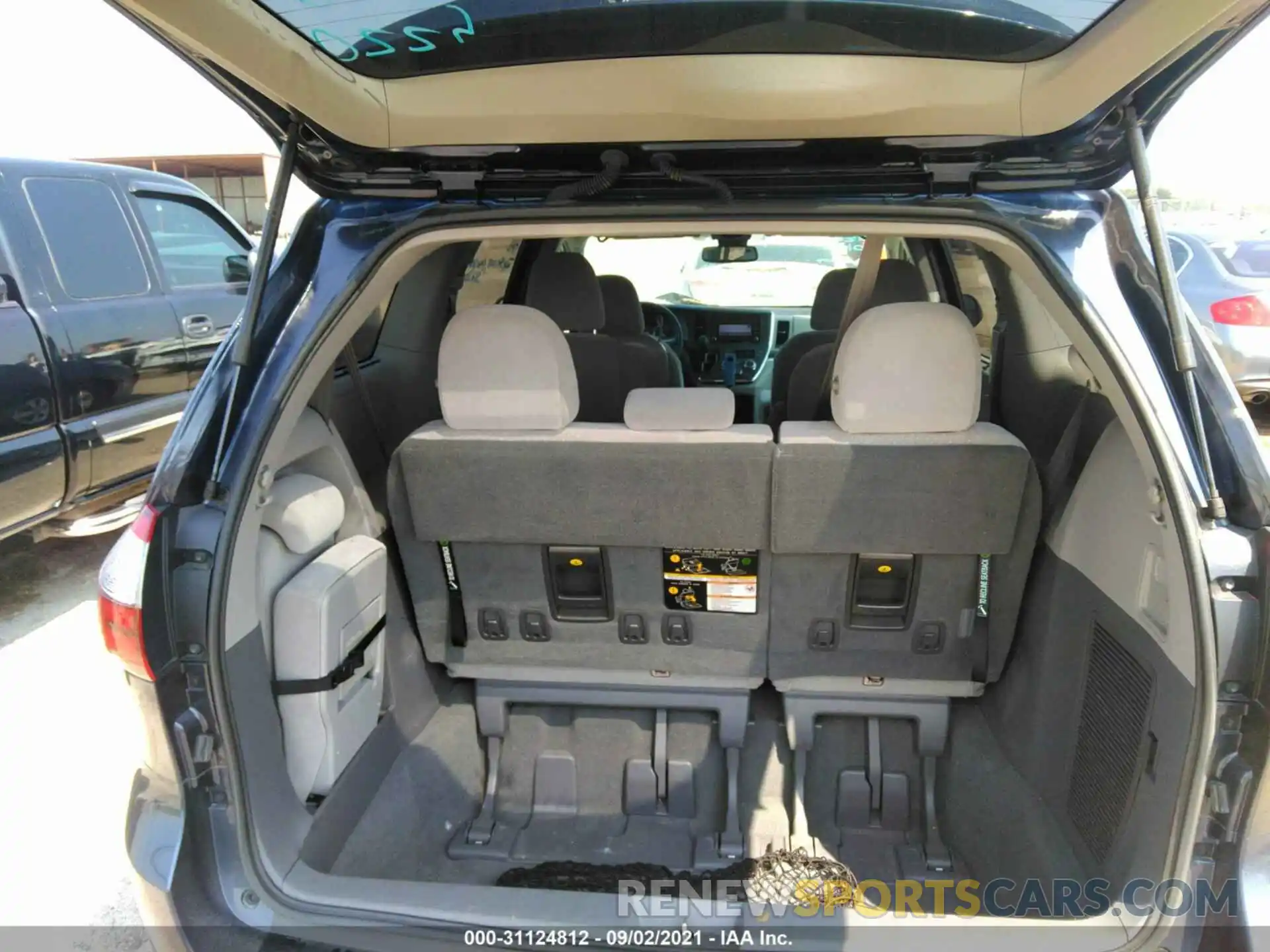 8 Фотография поврежденного автомобиля 5TDKZ3DC9KS014371 TOYOTA SIENNA 2019