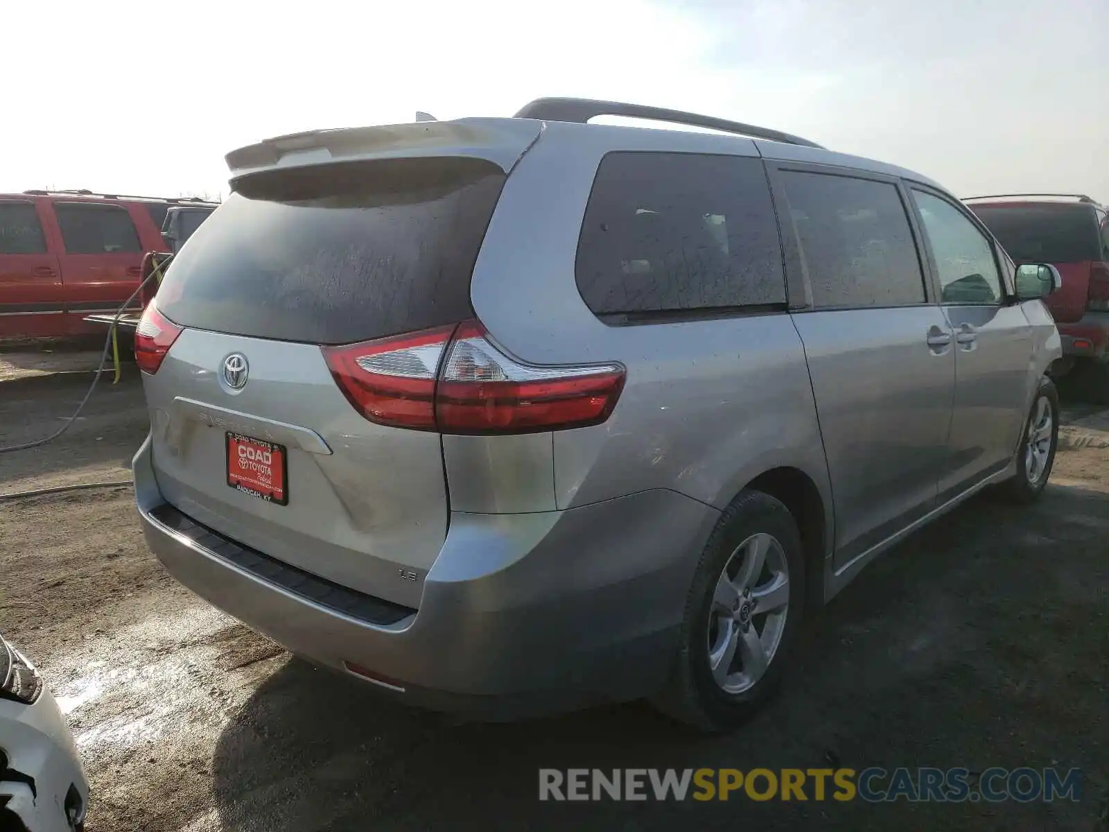 4 Photograph of a damaged car 5TDKZ3DC9KS014791 TOYOTA SIENNA 2019