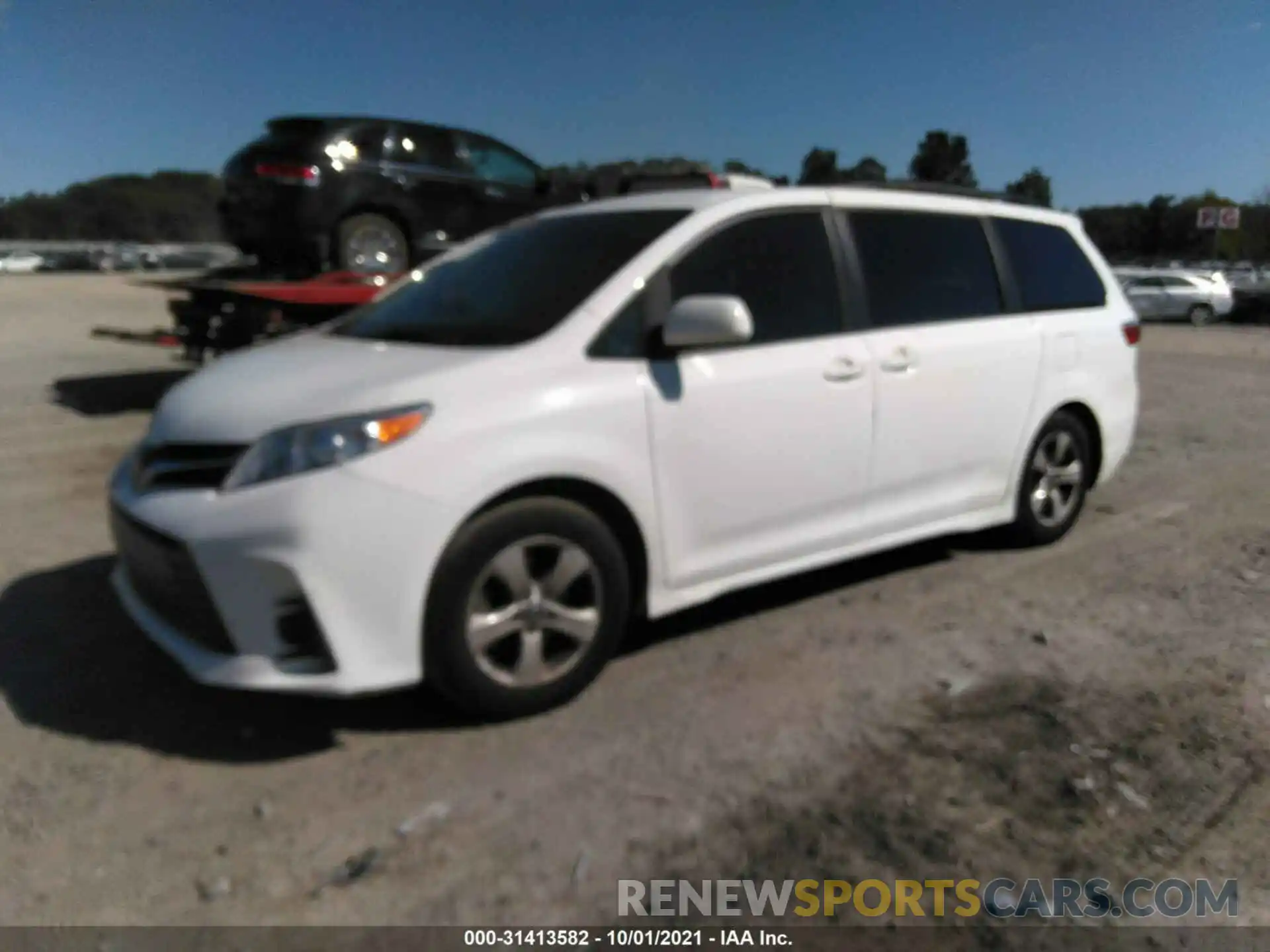 2 Photograph of a damaged car 5TDKZ3DC9KS017822 TOYOTA SIENNA 2019