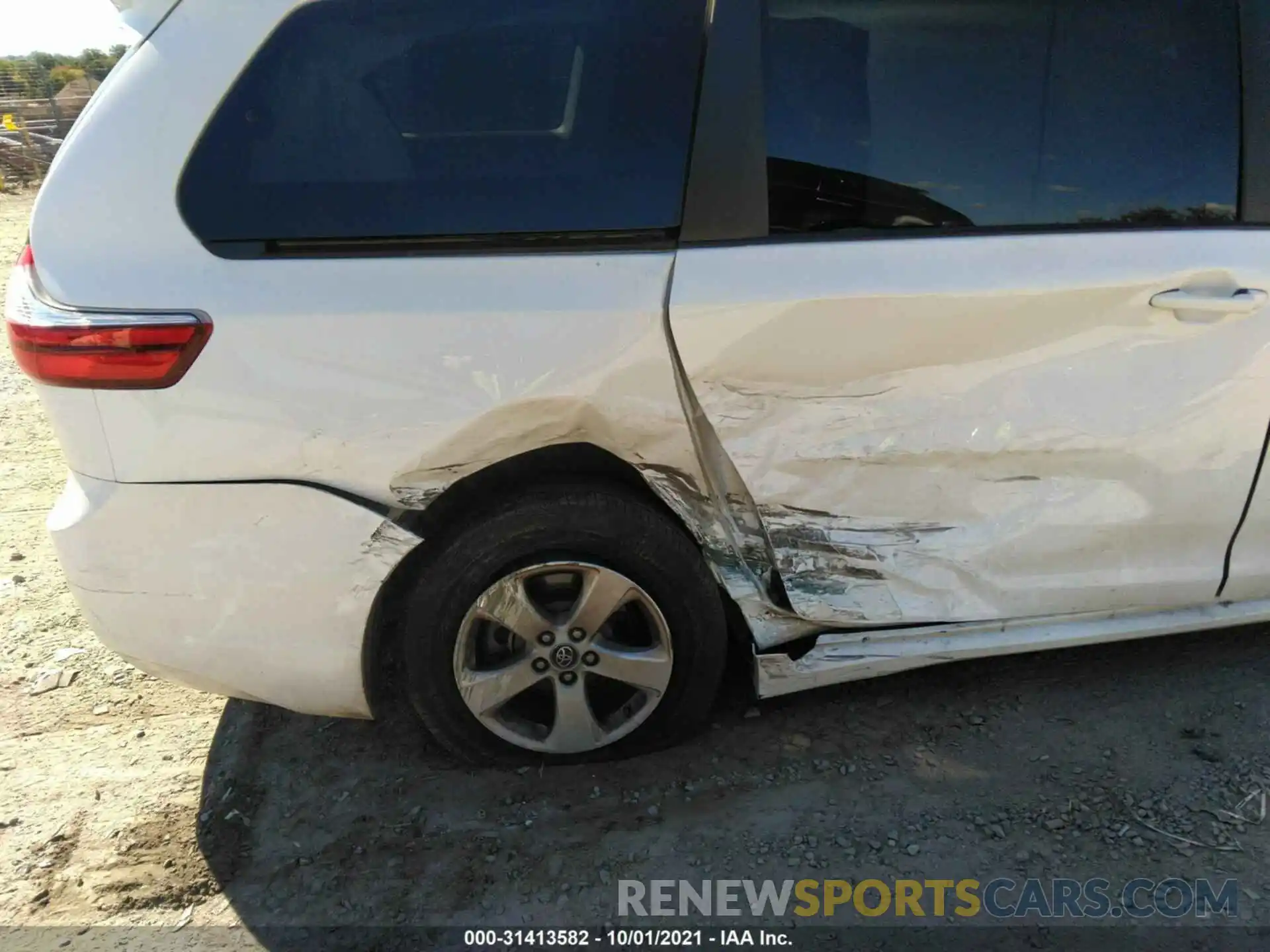 6 Photograph of a damaged car 5TDKZ3DC9KS017822 TOYOTA SIENNA 2019