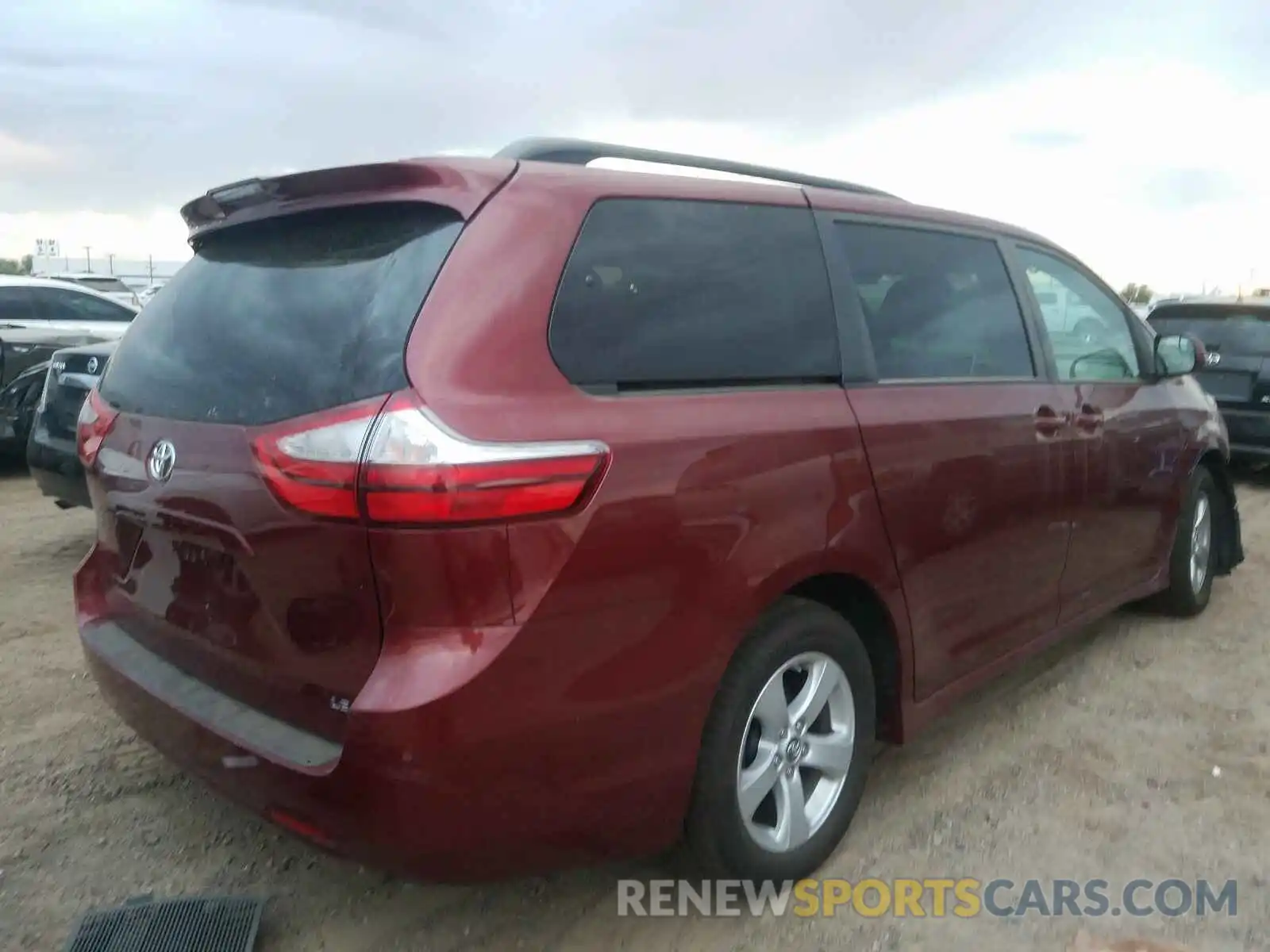 4 Photograph of a damaged car 5TDKZ3DC9KS019151 TOYOTA SIENNA 2019