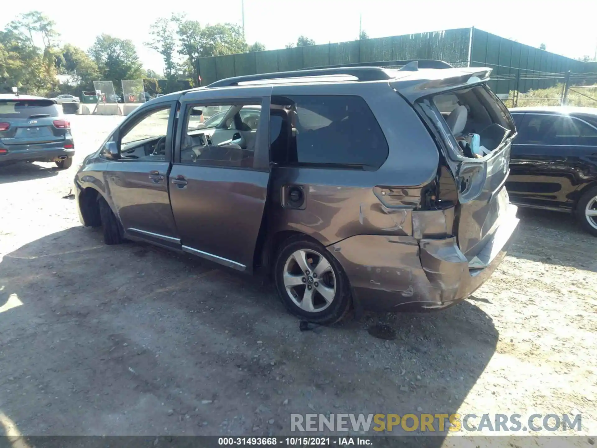 3 Photograph of a damaged car 5TDKZ3DC9KS020154 TOYOTA SIENNA 2019