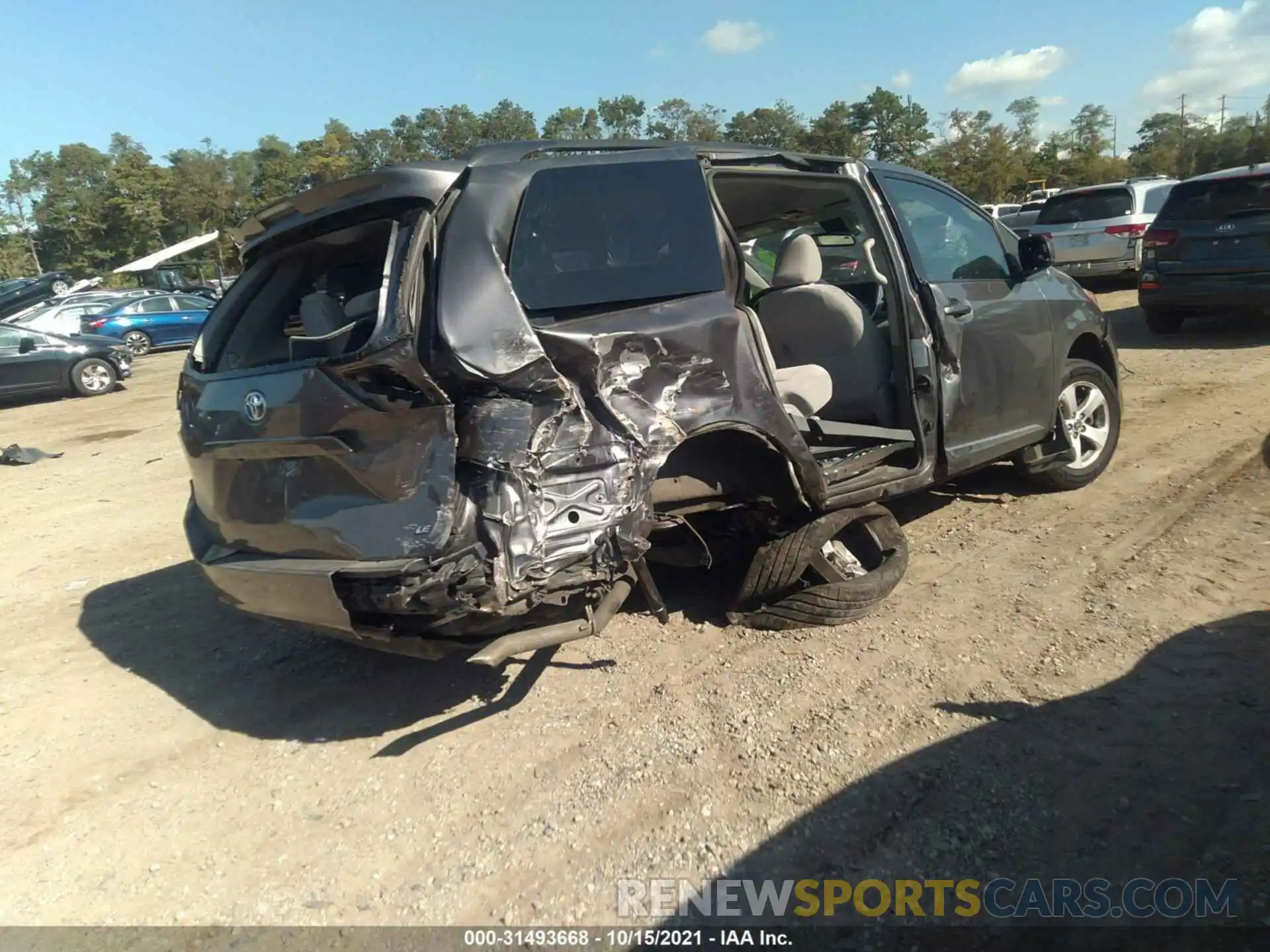 4 Photograph of a damaged car 5TDKZ3DC9KS020154 TOYOTA SIENNA 2019