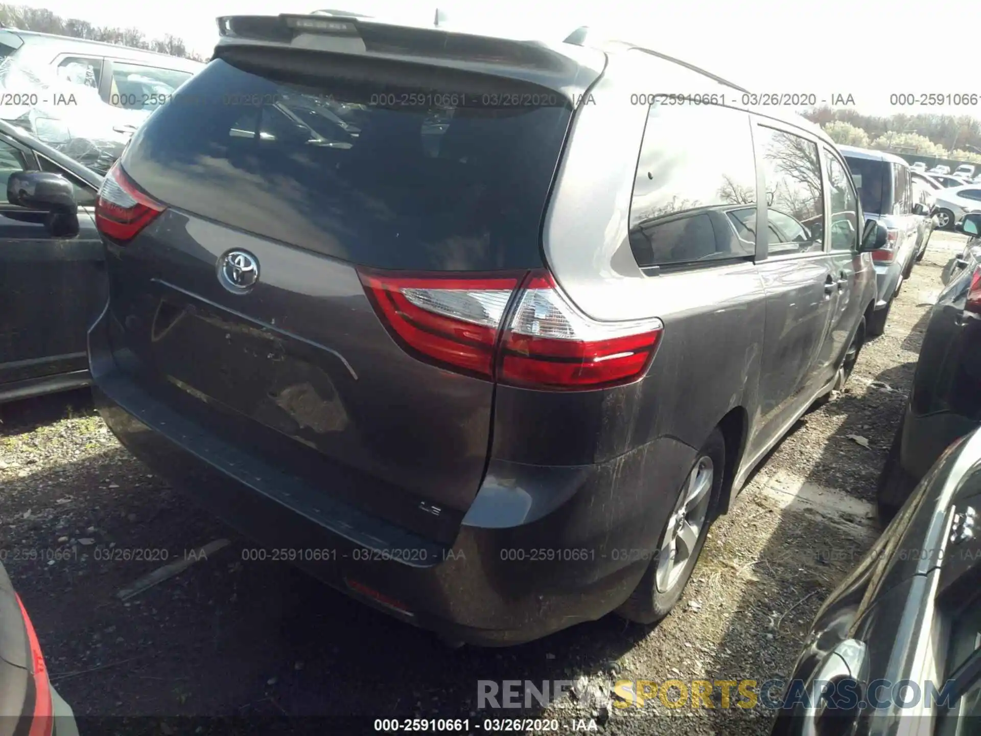 4 Photograph of a damaged car 5TDKZ3DC9KS969543 TOYOTA SIENNA 2019