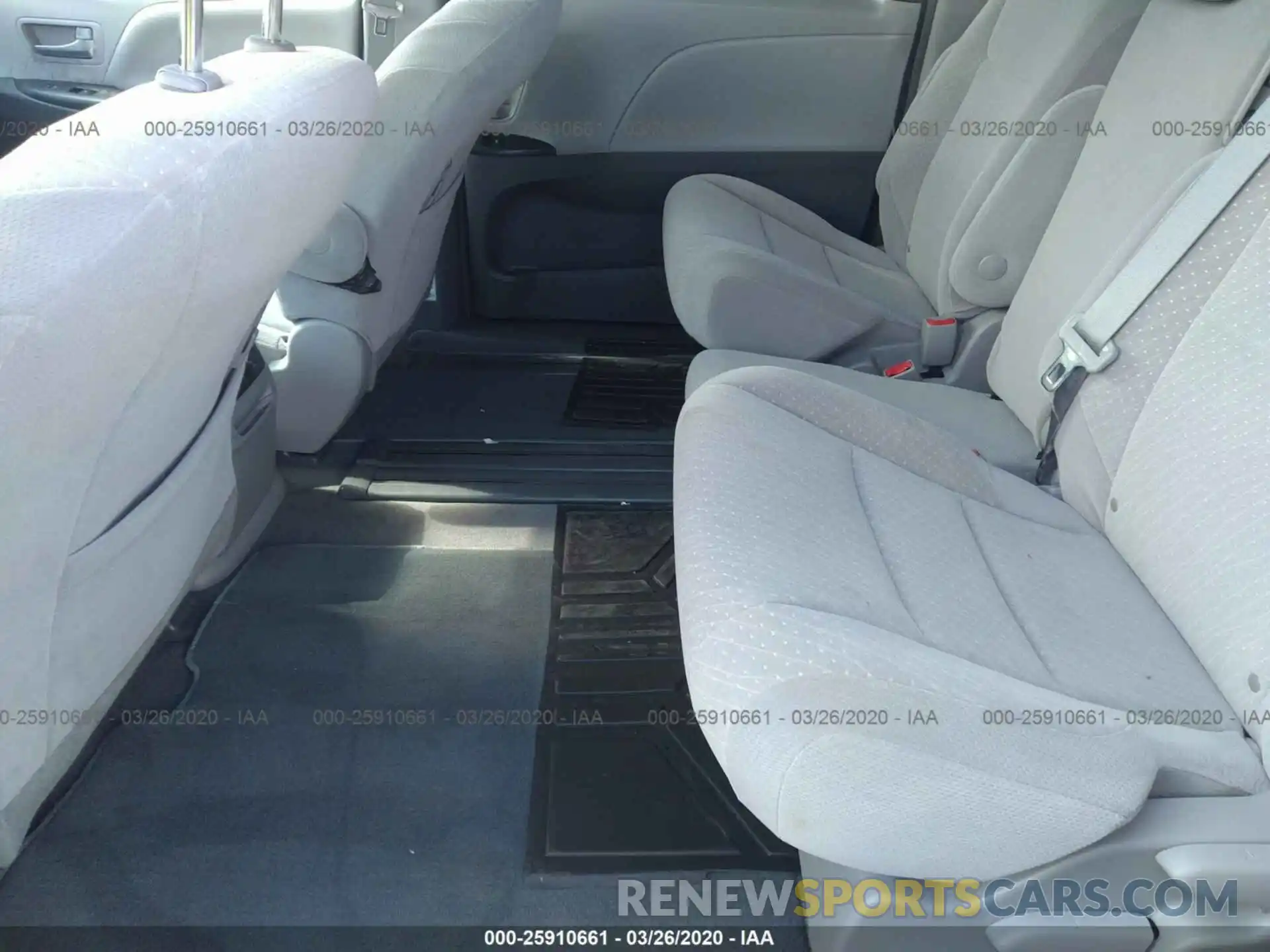 8 Photograph of a damaged car 5TDKZ3DC9KS969543 TOYOTA SIENNA 2019