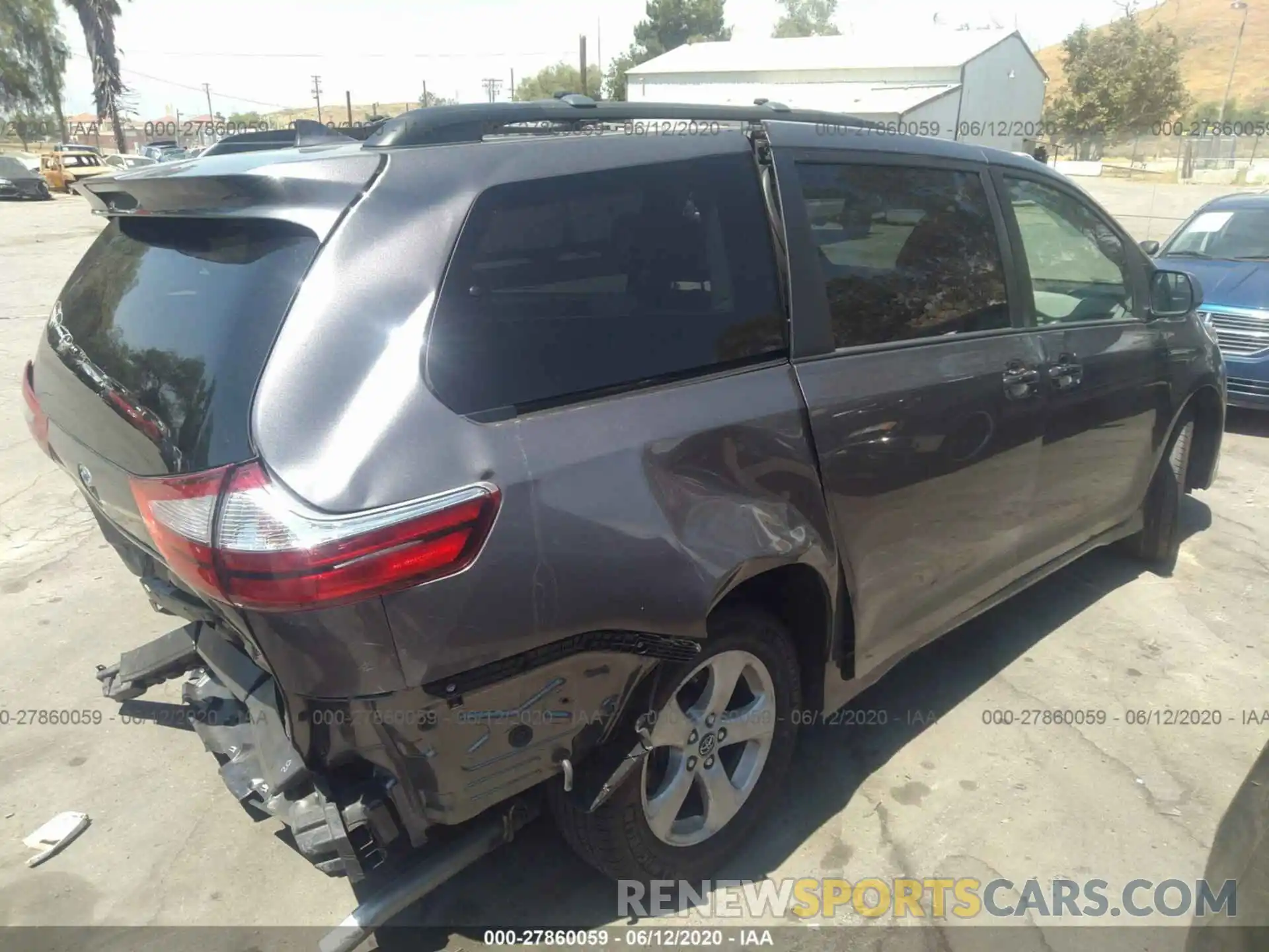 4 Фотография поврежденного автомобиля 5TDKZ3DC9KS972555 TOYOTA SIENNA 2019