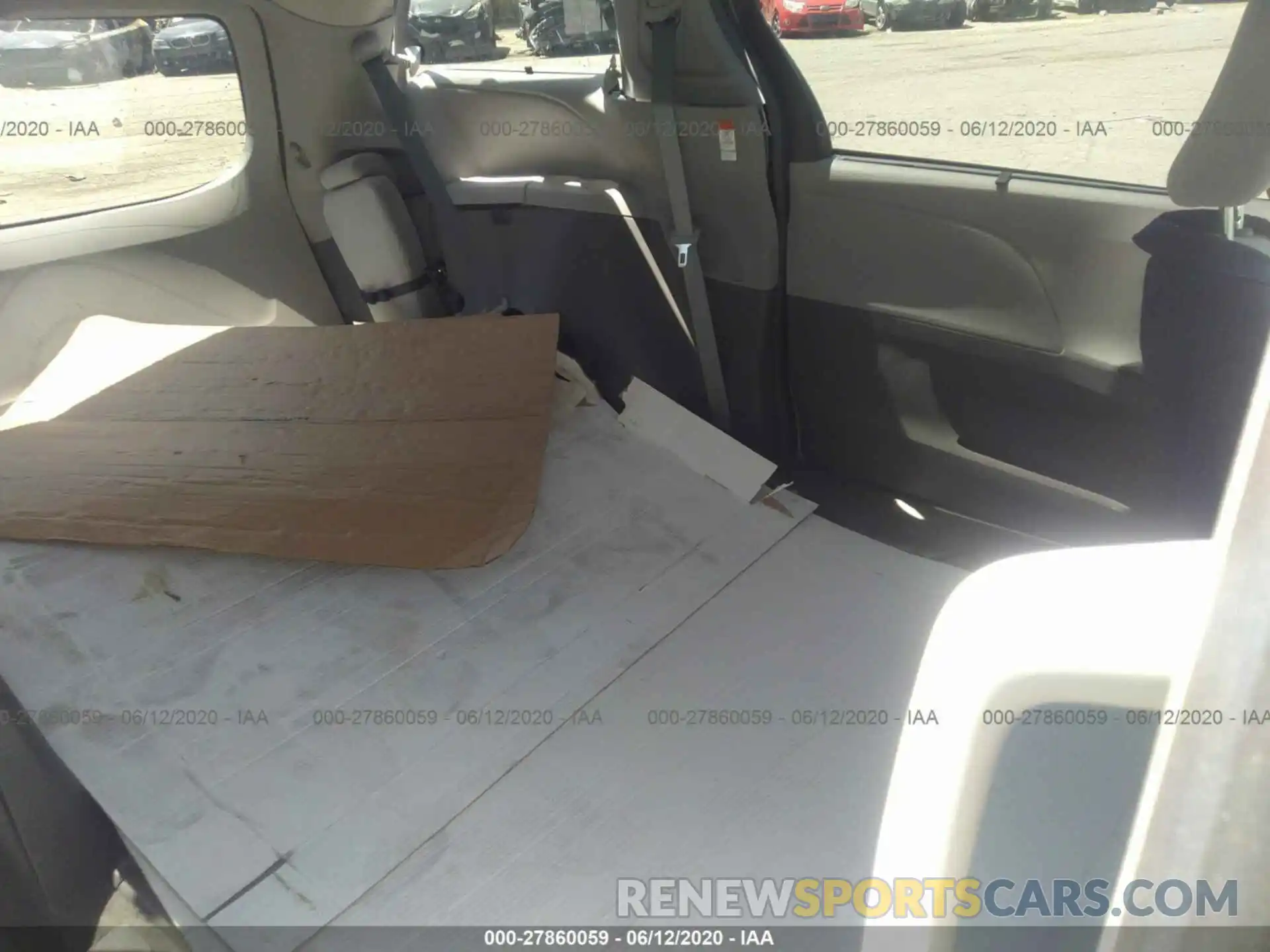 8 Photograph of a damaged car 5TDKZ3DC9KS972555 TOYOTA SIENNA 2019