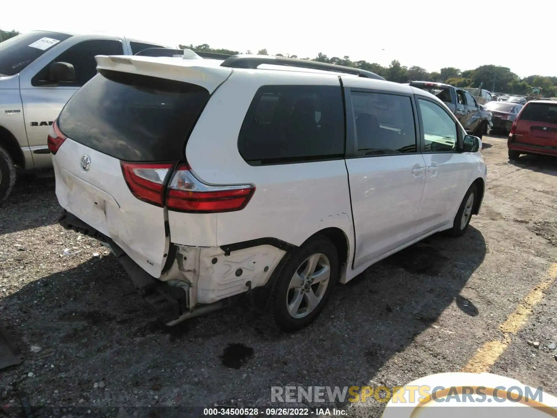 4 Photograph of a damaged car 5TDKZ3DC9KS974323 TOYOTA SIENNA 2019