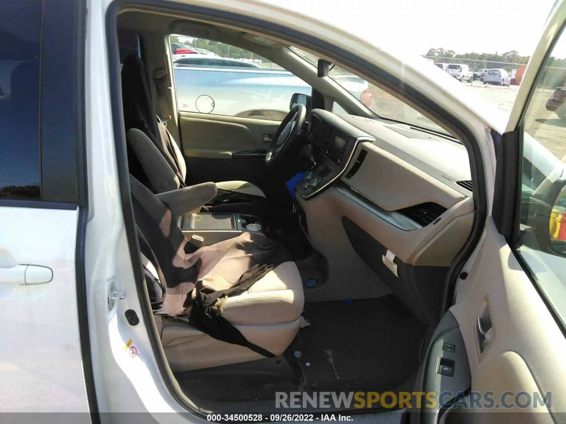 5 Photograph of a damaged car 5TDKZ3DC9KS974323 TOYOTA SIENNA 2019