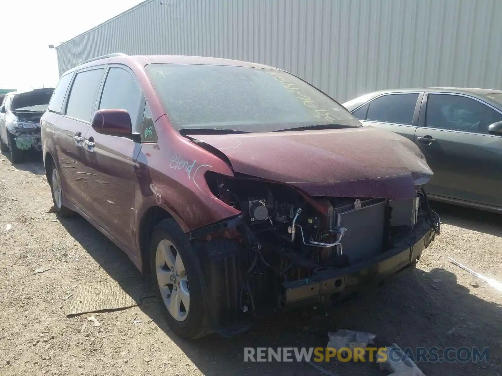 1 Photograph of a damaged car 5TDKZ3DC9KS976184 TOYOTA SIENNA 2019