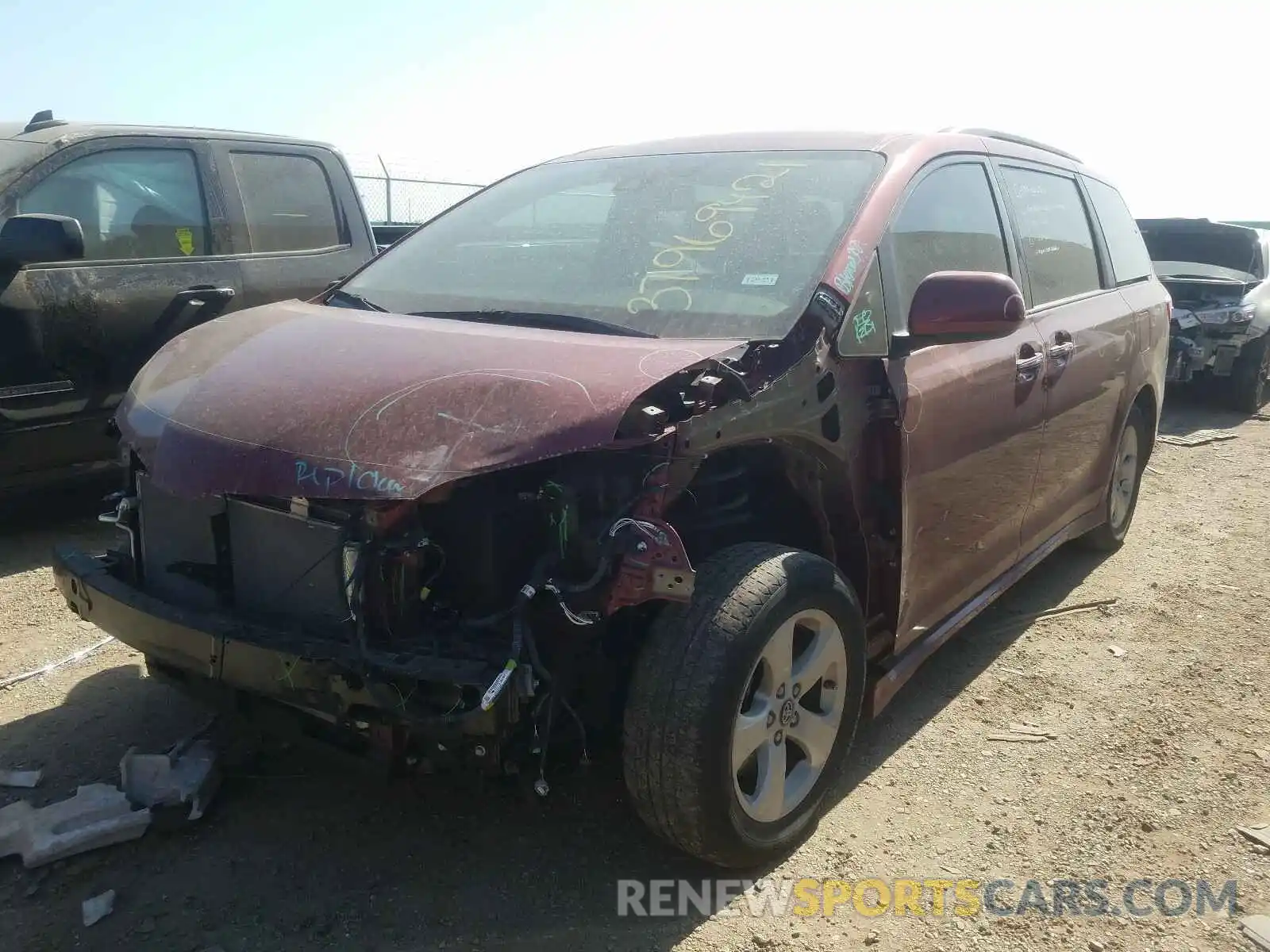 2 Photograph of a damaged car 5TDKZ3DC9KS976184 TOYOTA SIENNA 2019