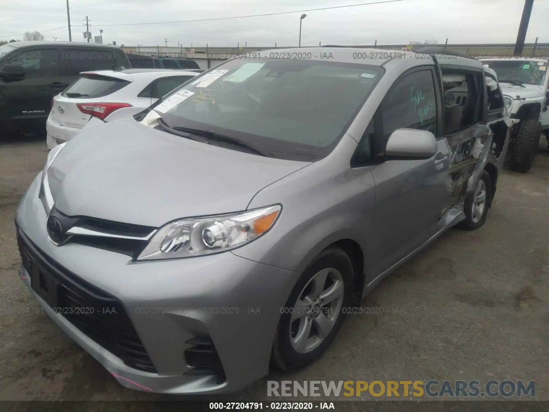 2 Photograph of a damaged car 5TDKZ3DC9KS977304 TOYOTA SIENNA 2019