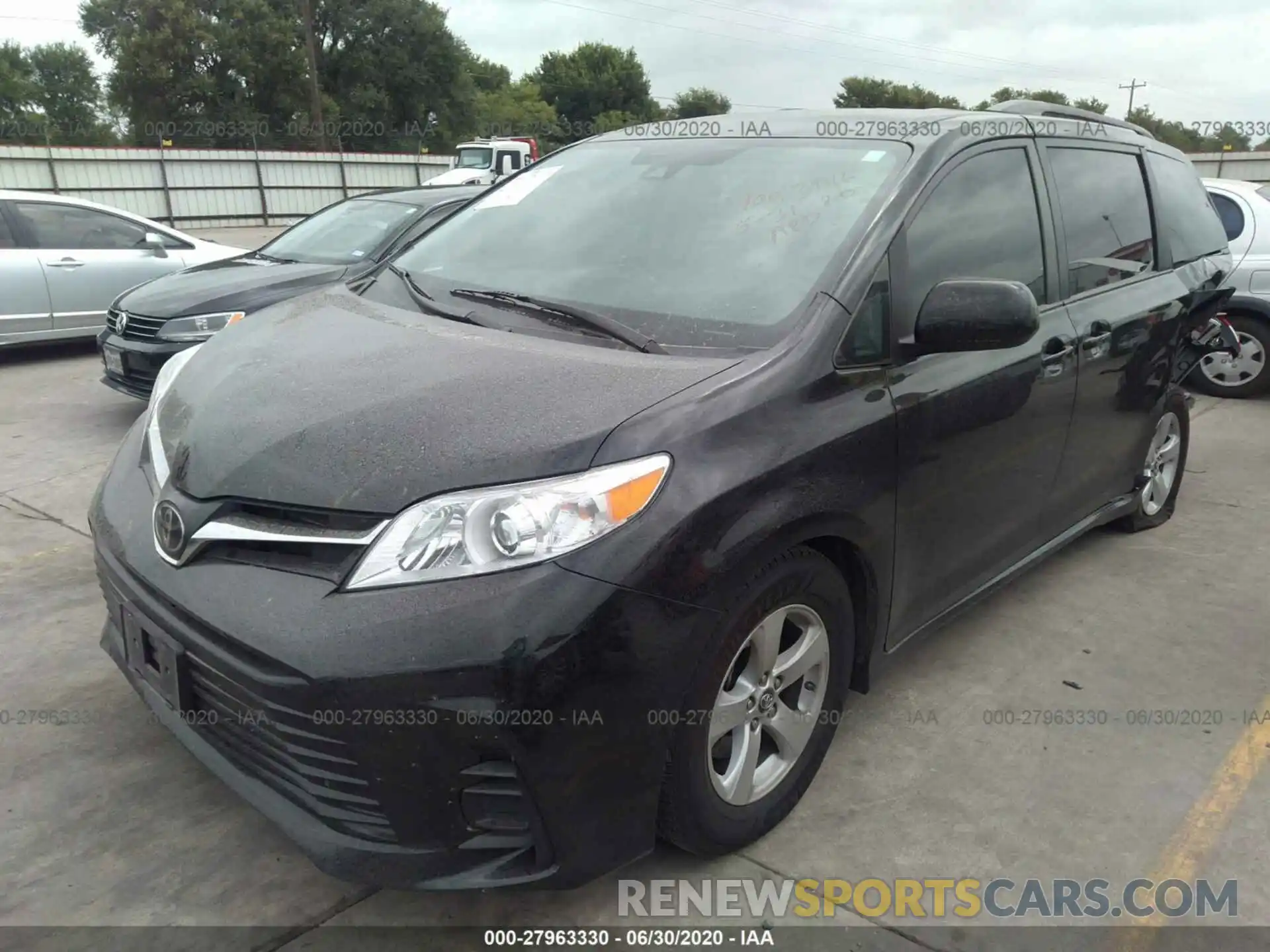 2 Photograph of a damaged car 5TDKZ3DC9KS979747 TOYOTA SIENNA 2019