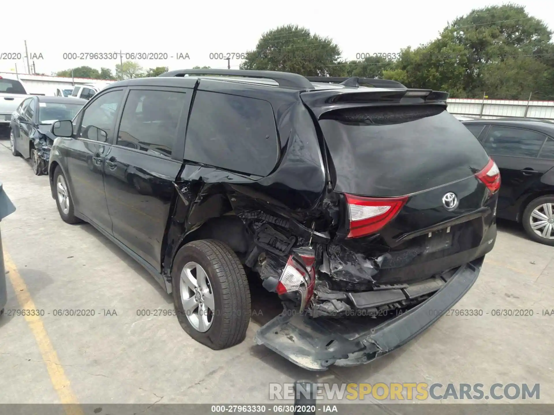 3 Фотография поврежденного автомобиля 5TDKZ3DC9KS979747 TOYOTA SIENNA 2019